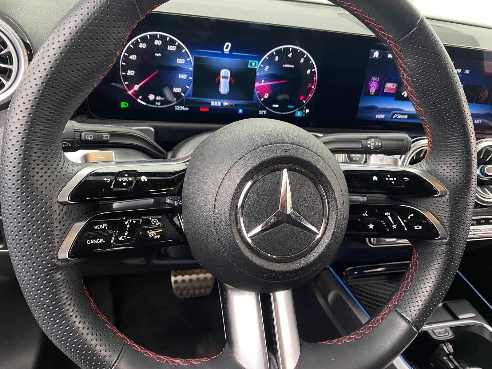 Thumbnail: 2024 Mercedes-Benz GLB - 4