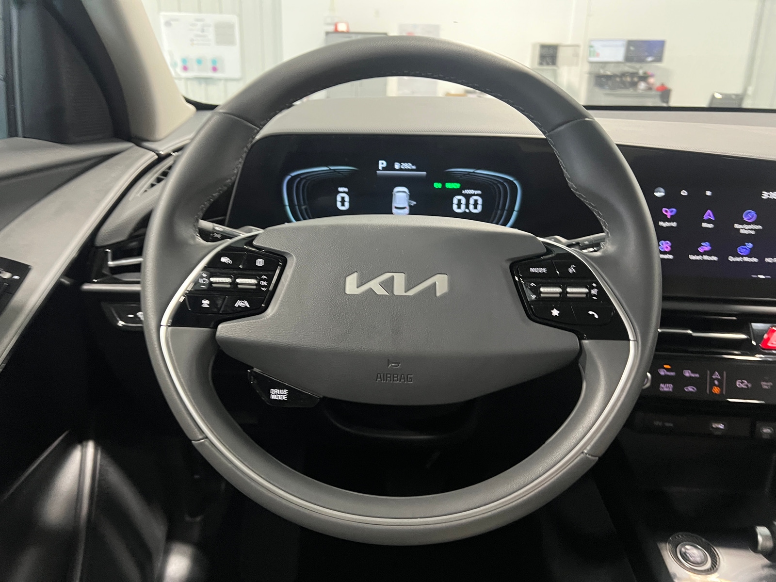 Thumbnail: 2024 Kia Niro - 4