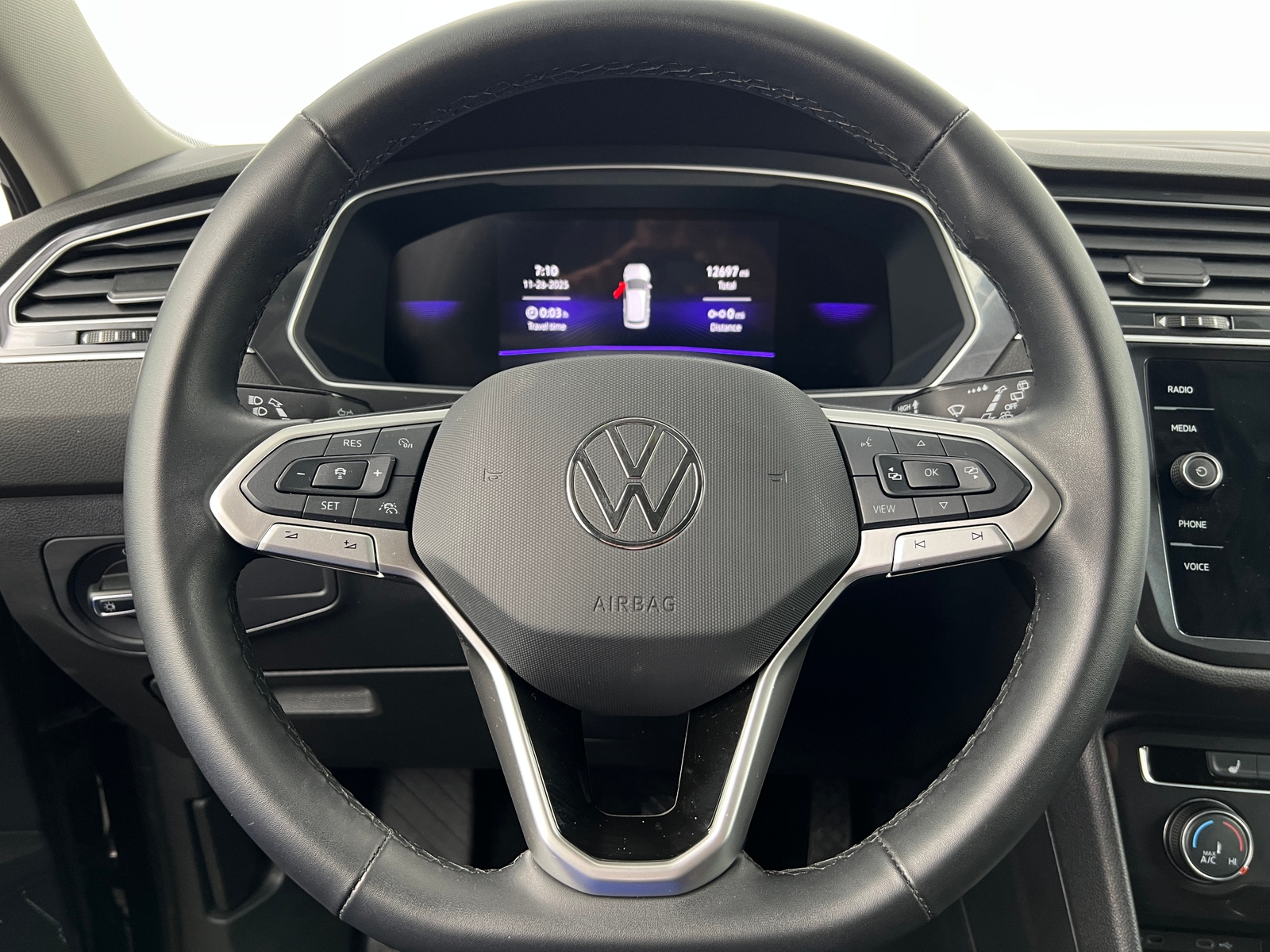 Thumbnail: 2024 Volkswagen Tiguan - 4