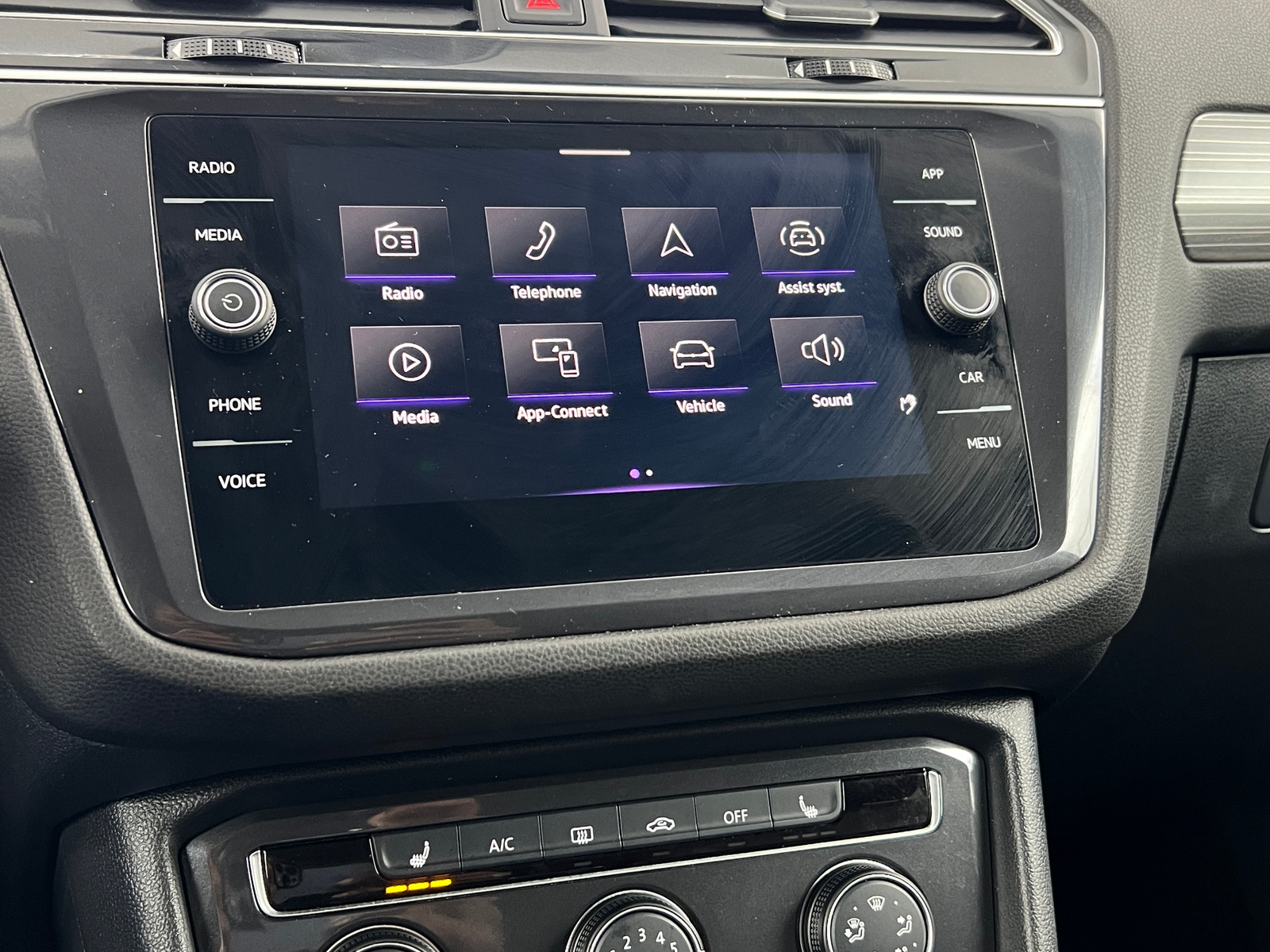 Thumbnail: 2024 Volkswagen Tiguan - 3