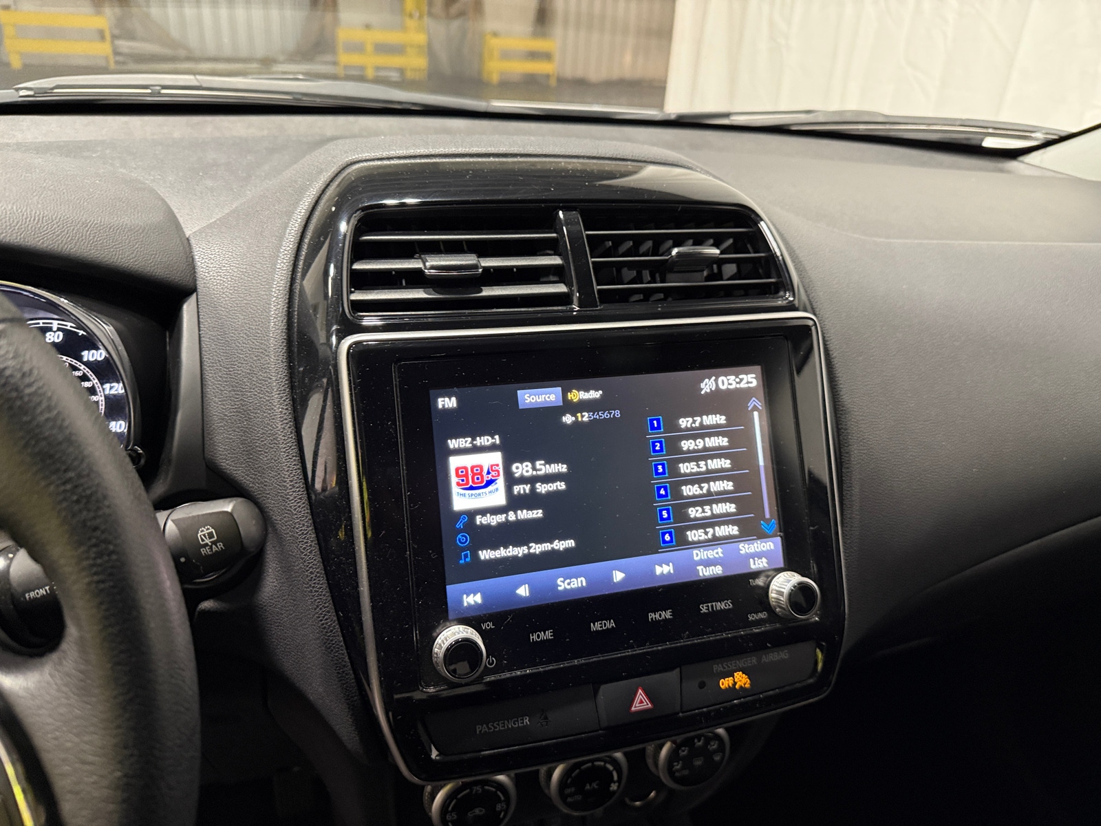 Thumbnail: 2023 Mitsubishi Outlander Sport - 3