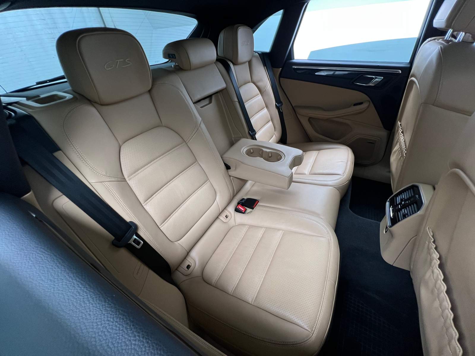 Thumbnail: 2017 Porsche Macan - 5