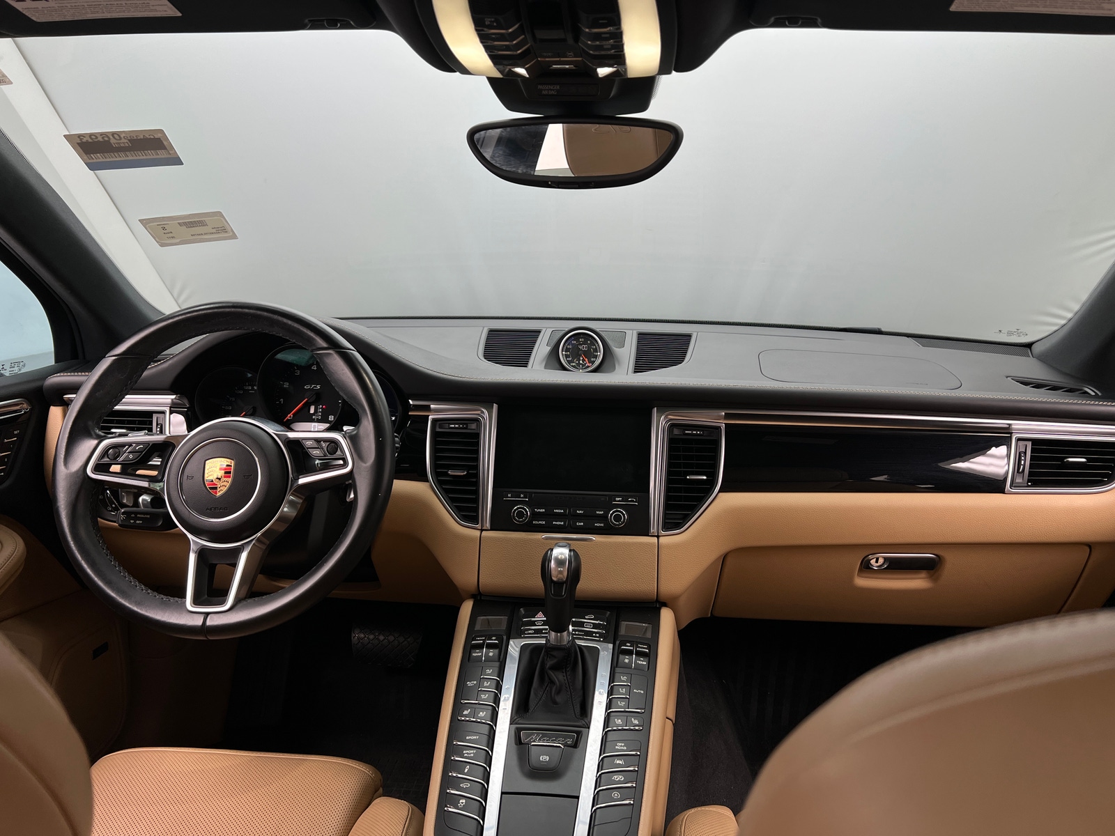 Thumbnail: 2017 Porsche Macan - 2