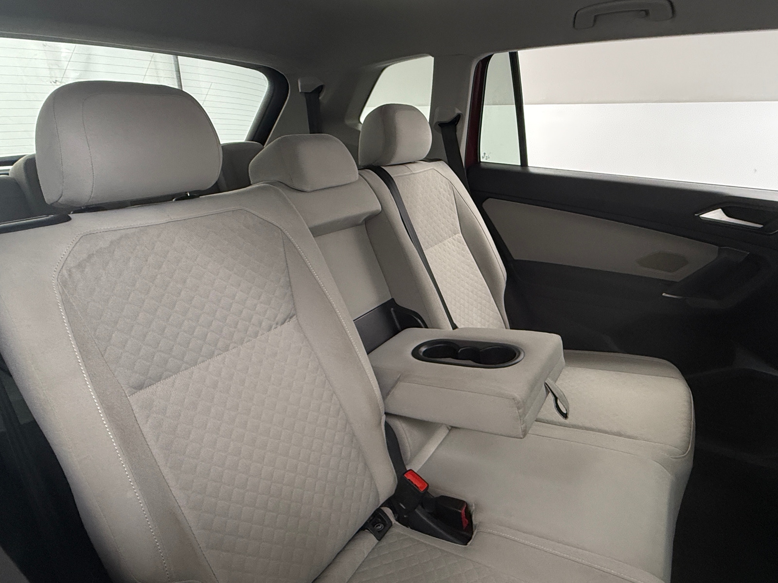 Thumbnail: 2018 Volkswagen Tiguan - 6