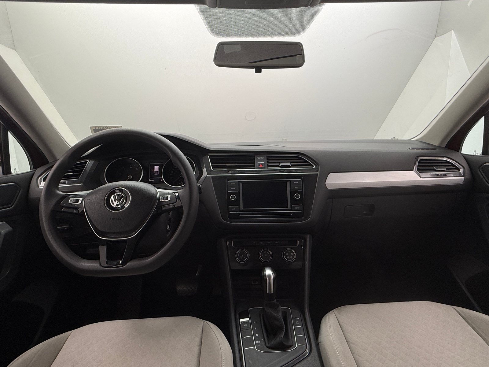 Thumbnail: 2018 Volkswagen Tiguan - 3