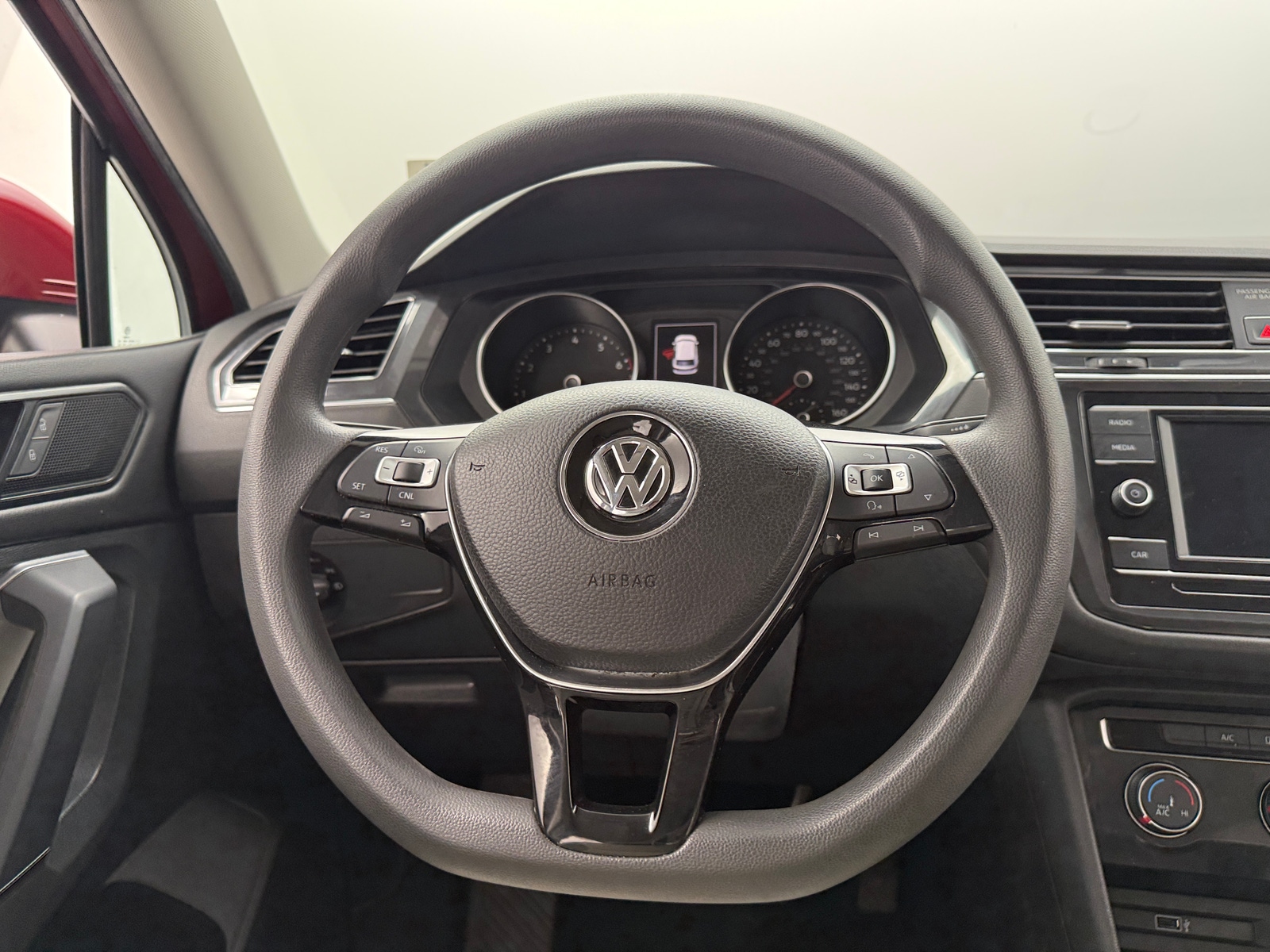 Thumbnail: 2018 Volkswagen Tiguan - 5