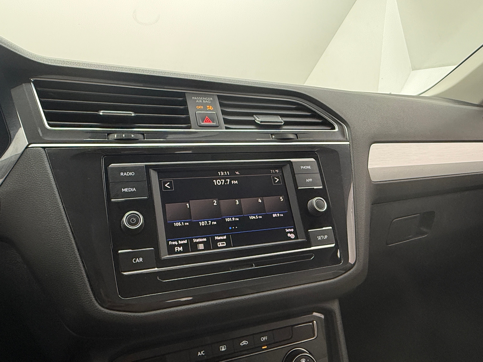 Thumbnail: 2018 Volkswagen Tiguan - 4