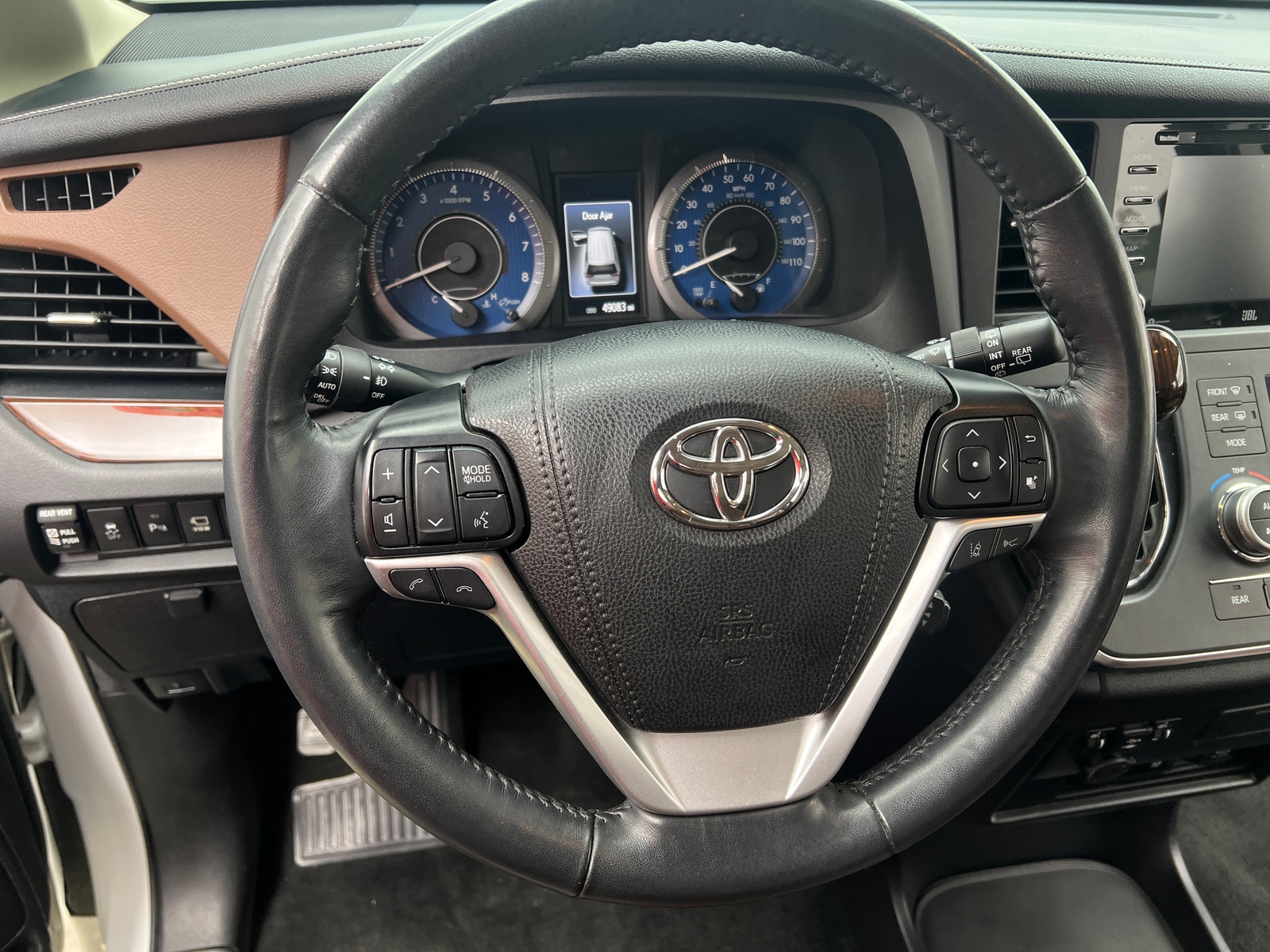 Thumbnail: 2019 Toyota Sienna - 4