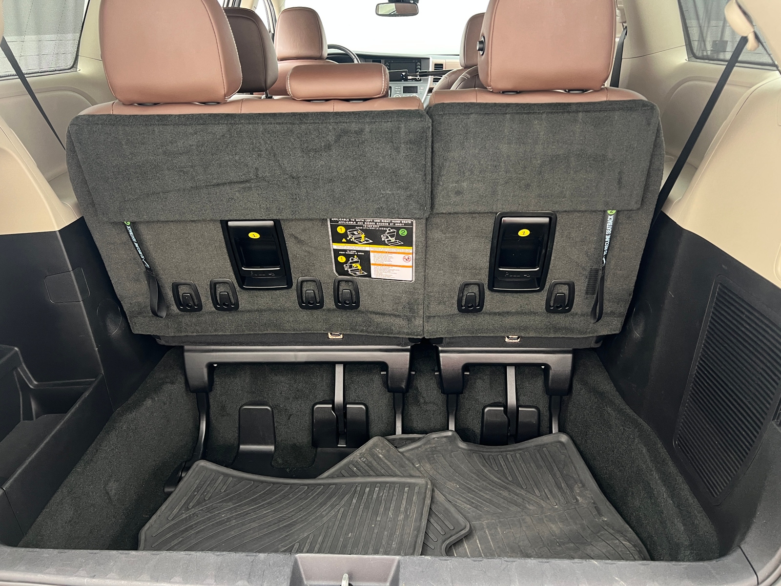 Thumbnail: 2019 Toyota Sienna - 6