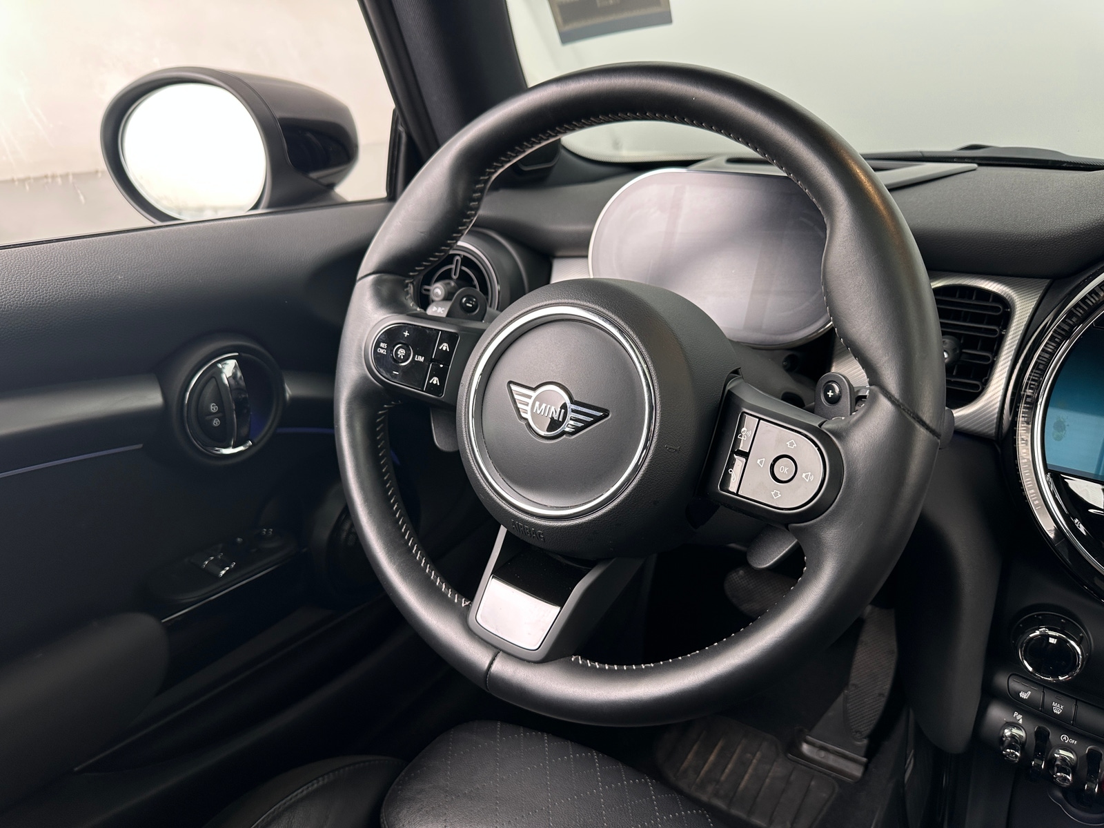 Thumbnail: 2022 MINI Cooper Hardtop - 5