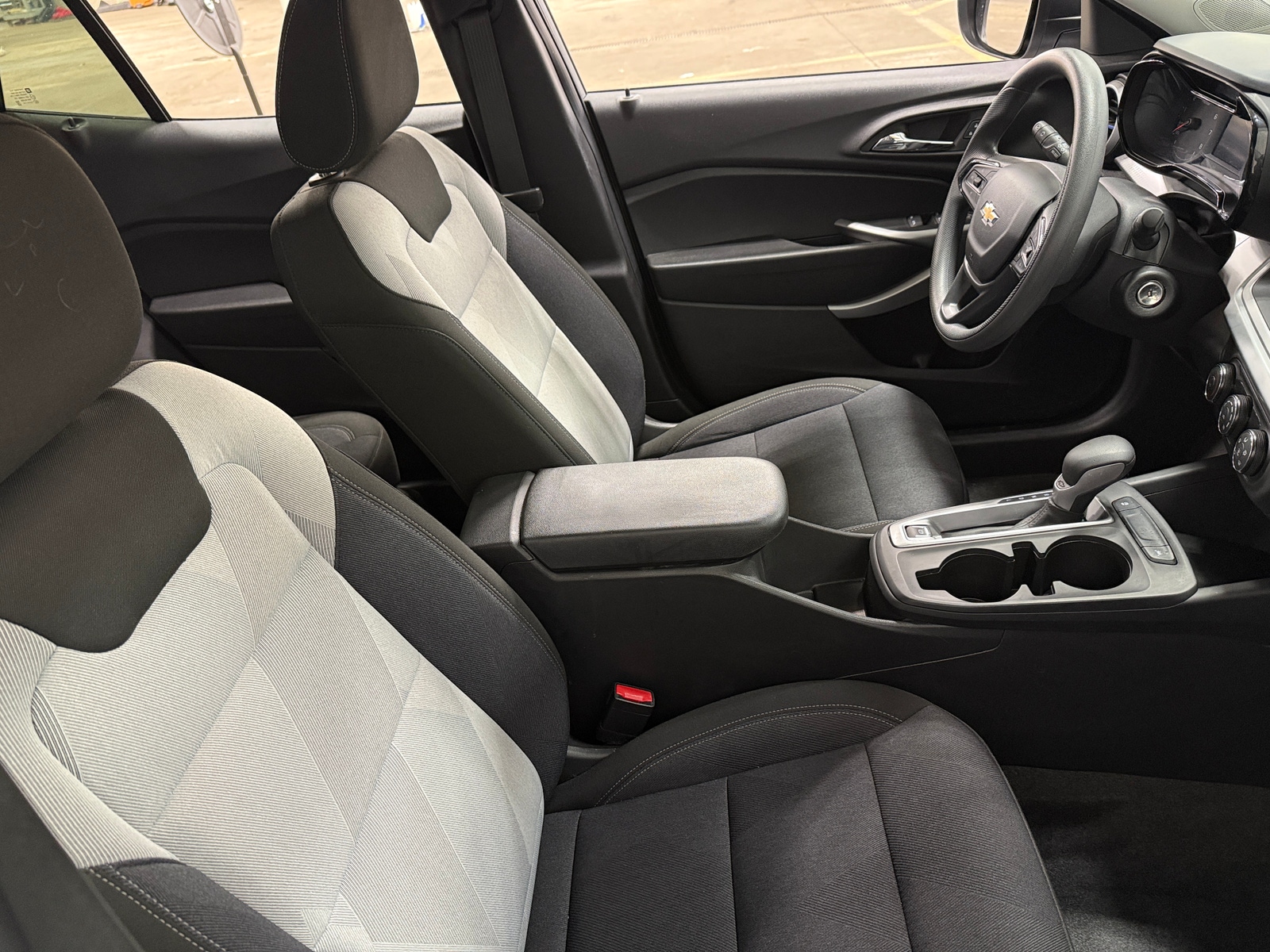 Thumbnail: 2025 Chevrolet Trax - 2