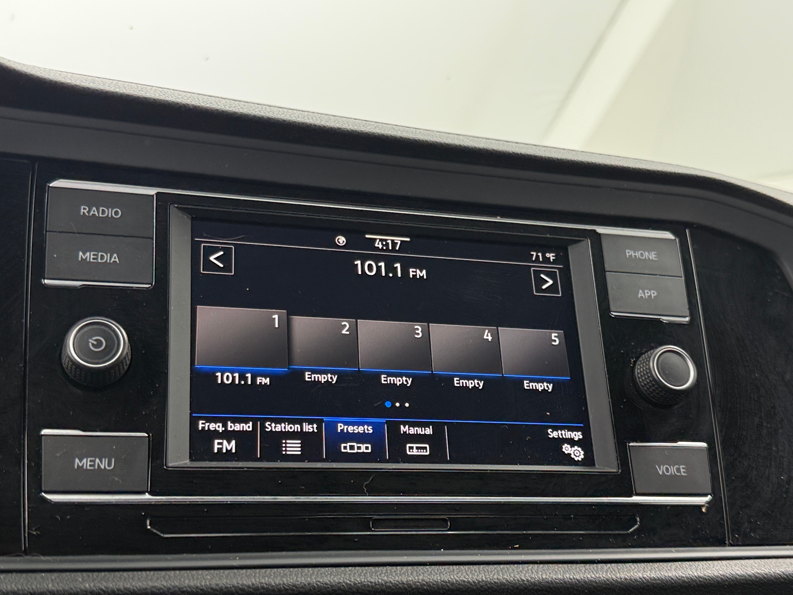 Thumbnail: 2023 Volkswagen Jetta - 4