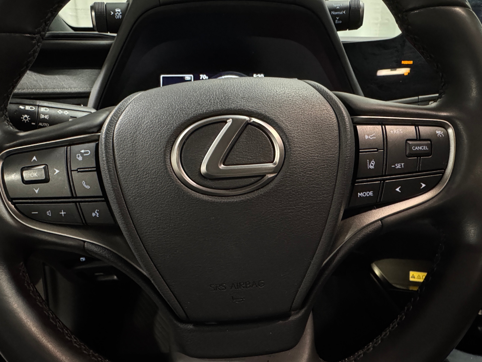 Thumbnail: 2023 Lexus UX - 4