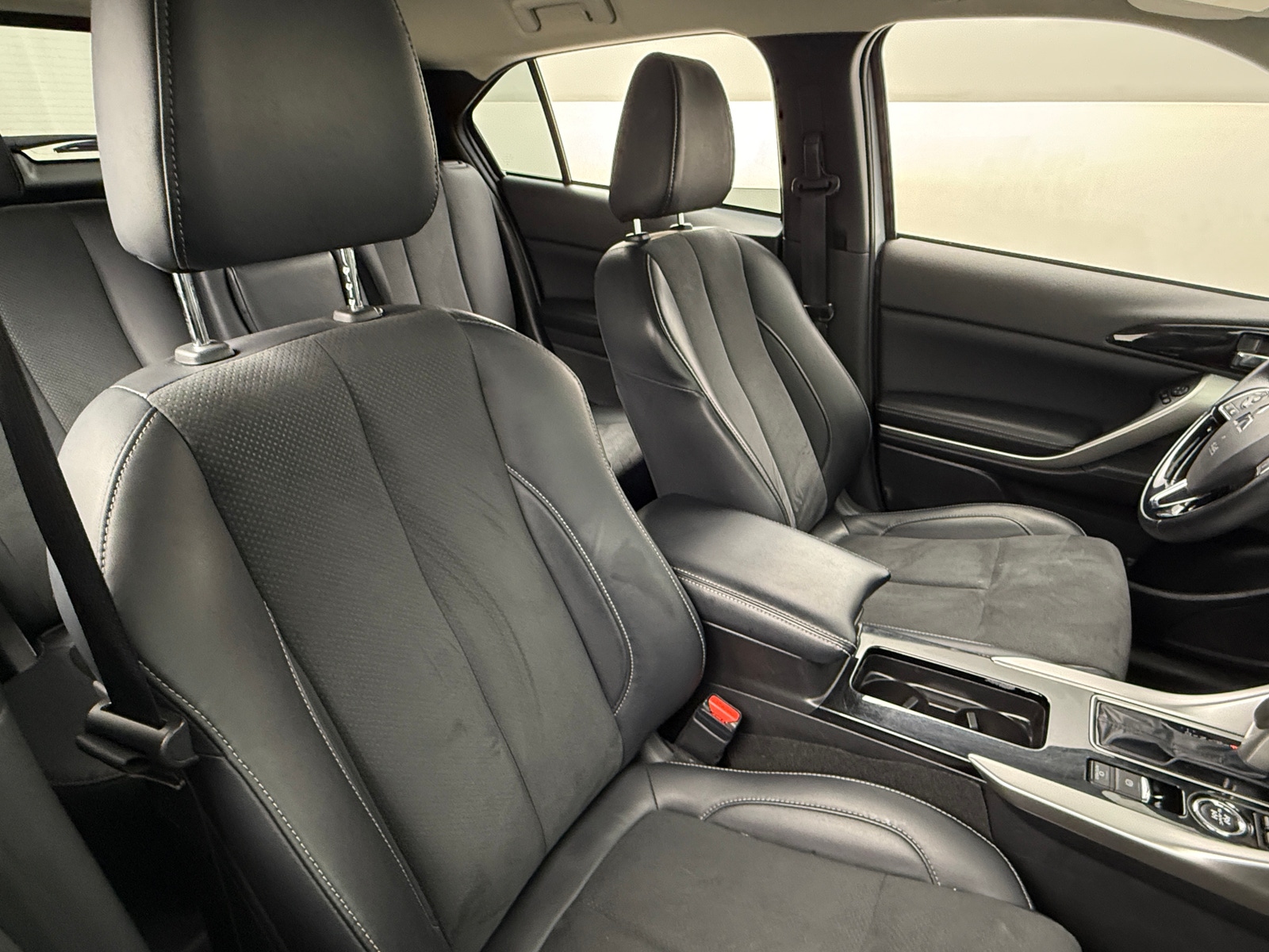 Thumbnail: 2024 Mitsubishi Eclipse Cross - 2