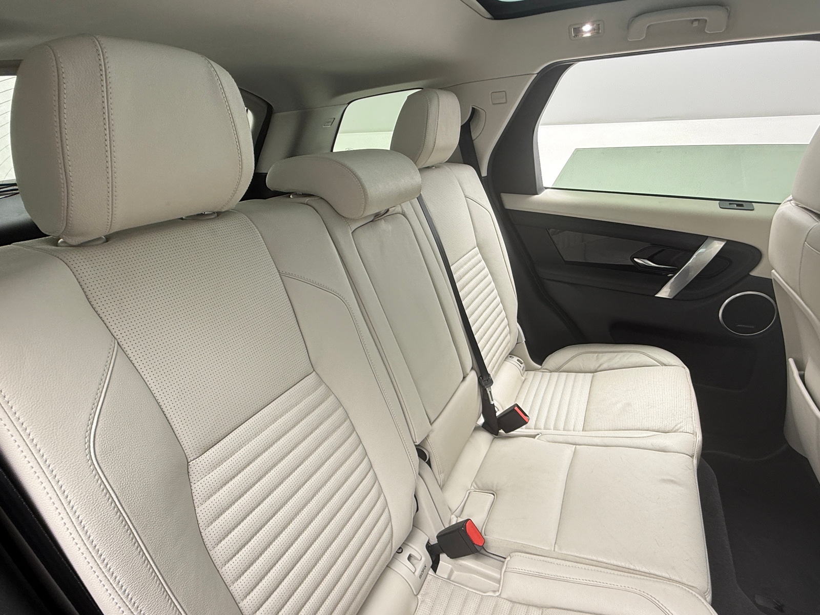 Thumbnail: 2020 Land Rover Discovery Sport - 5