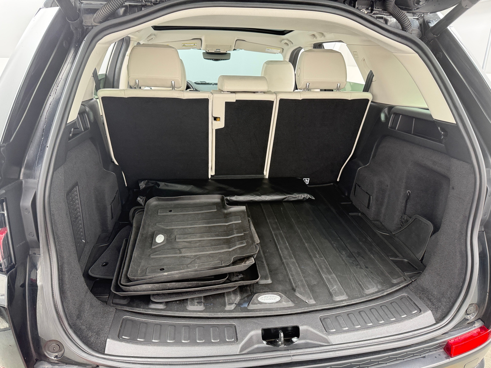 Thumbnail: 2020 Land Rover Discovery Sport - 6