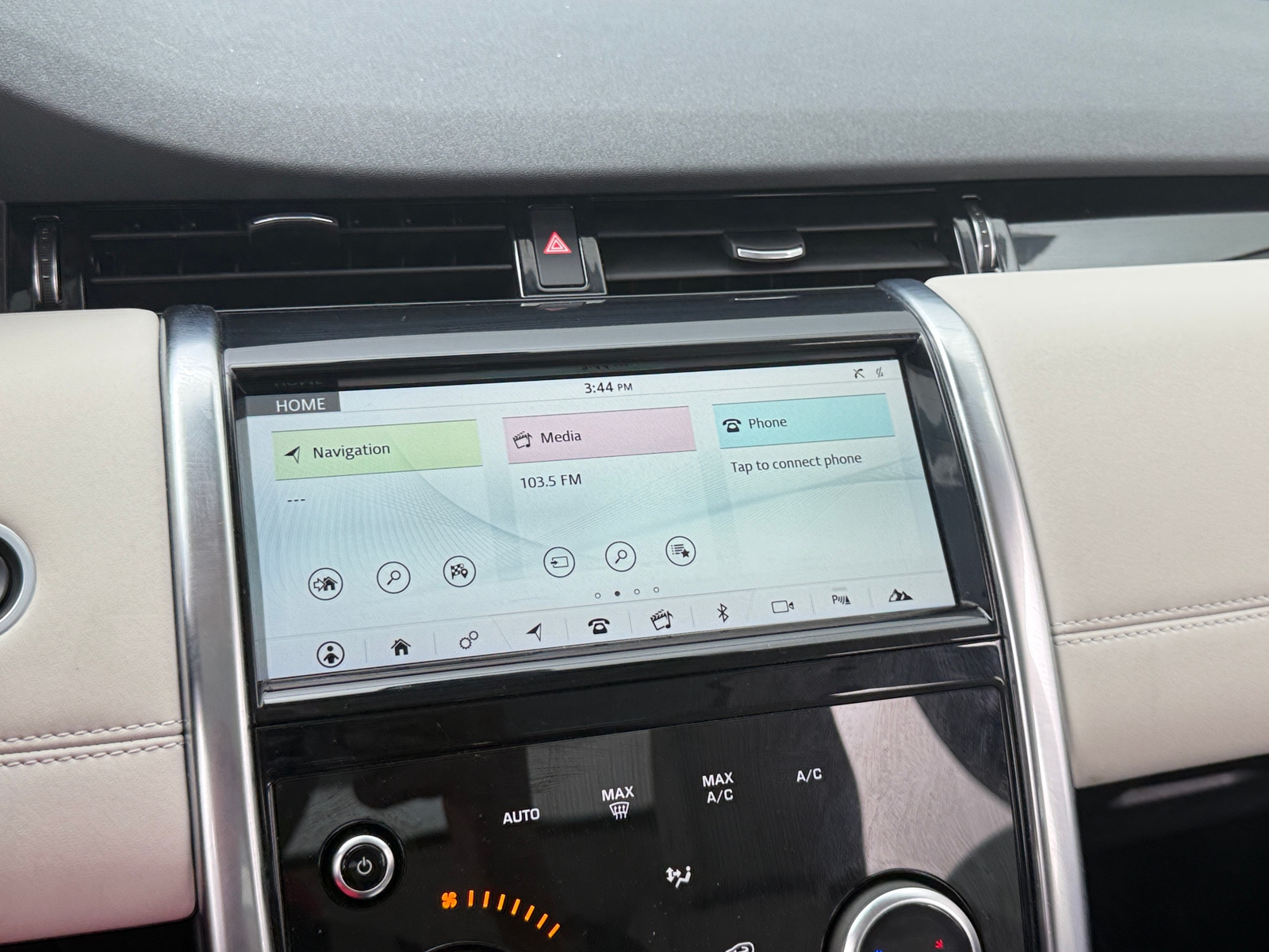 Thumbnail: 2020 Land Rover Discovery Sport - 3