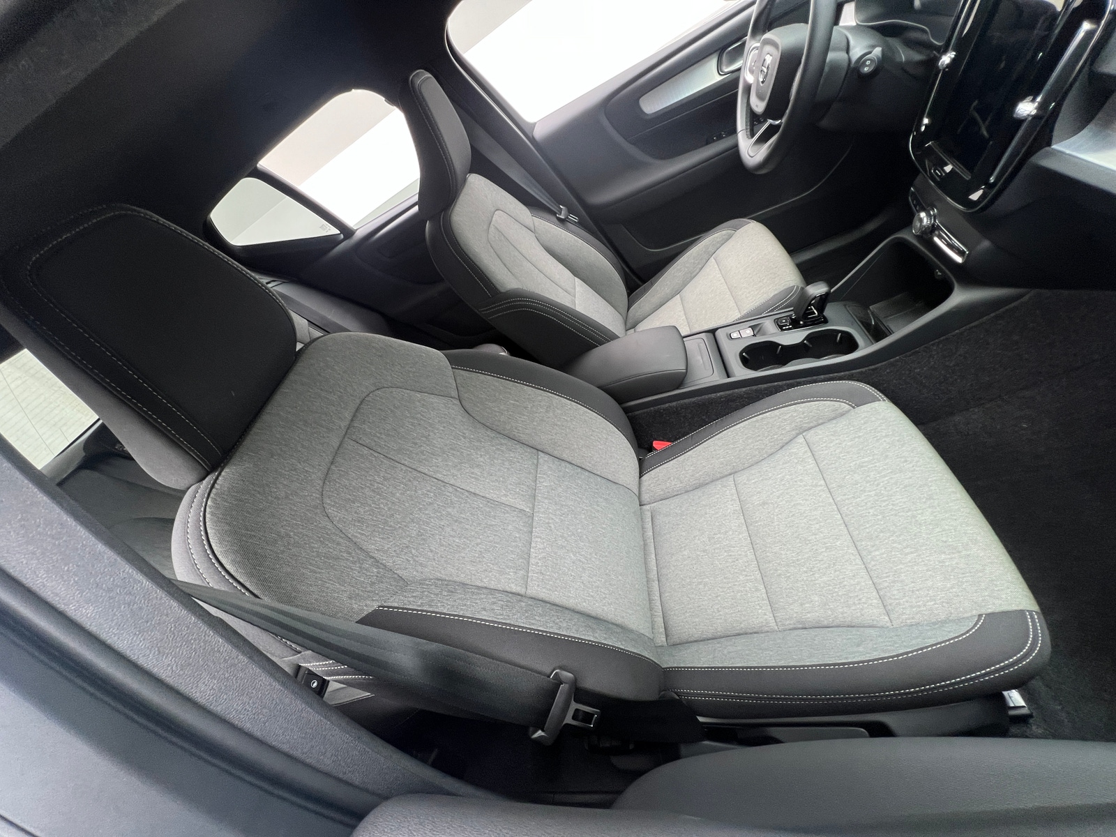 Thumbnail: 2025 Volvo XC40 - 2