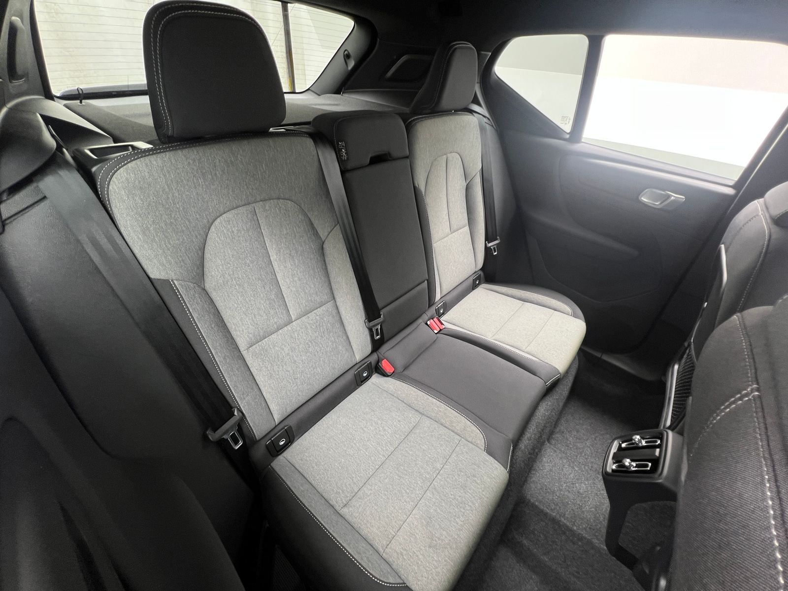 Thumbnail: 2025 Volvo XC40 - 6