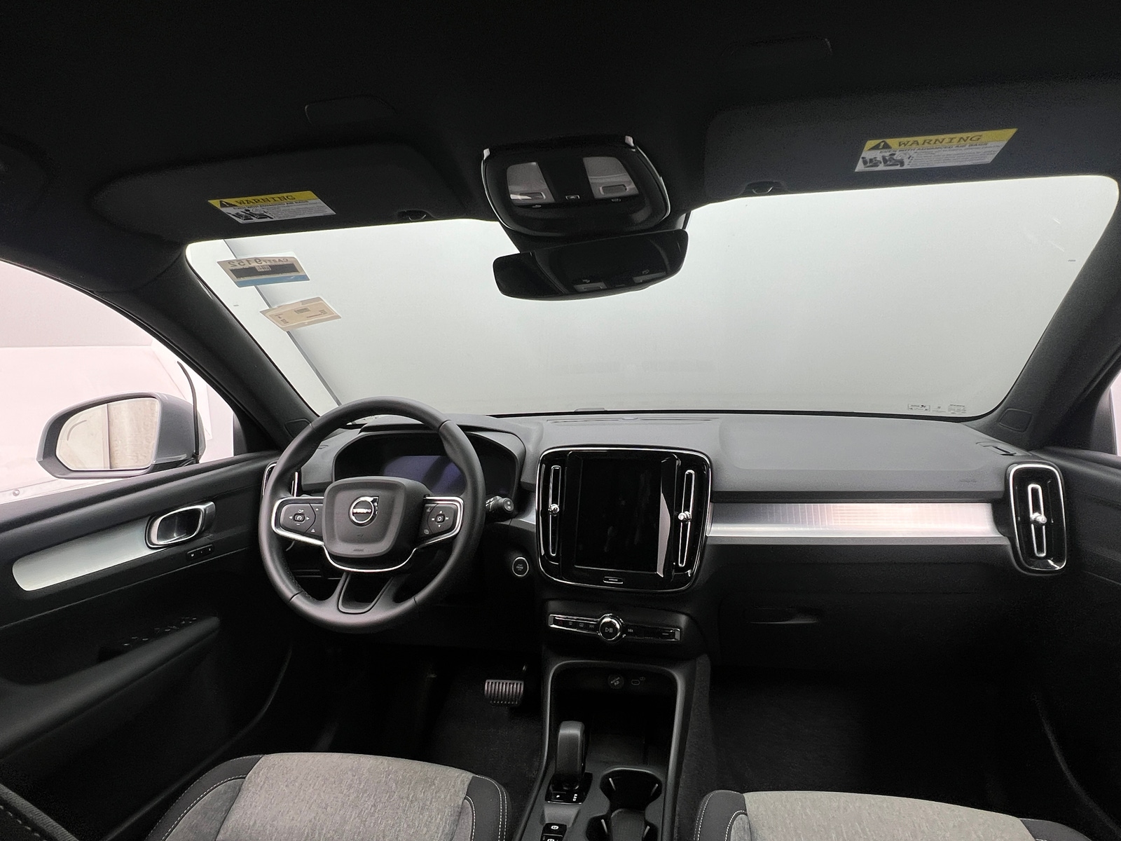 Thumbnail: 2025 Volvo XC40 - 3