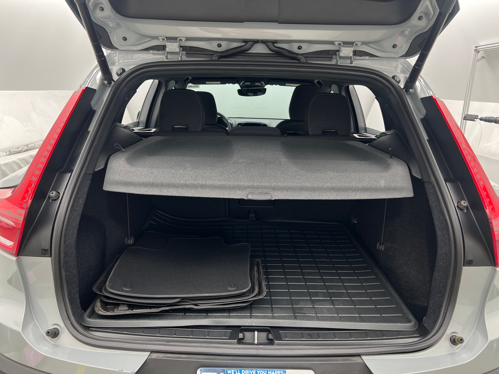 Thumbnail: 2025 Volvo XC40 - 7