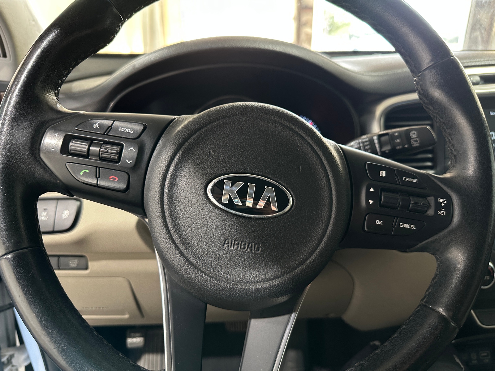 Thumbnail: 2017 Kia Sorento - 4