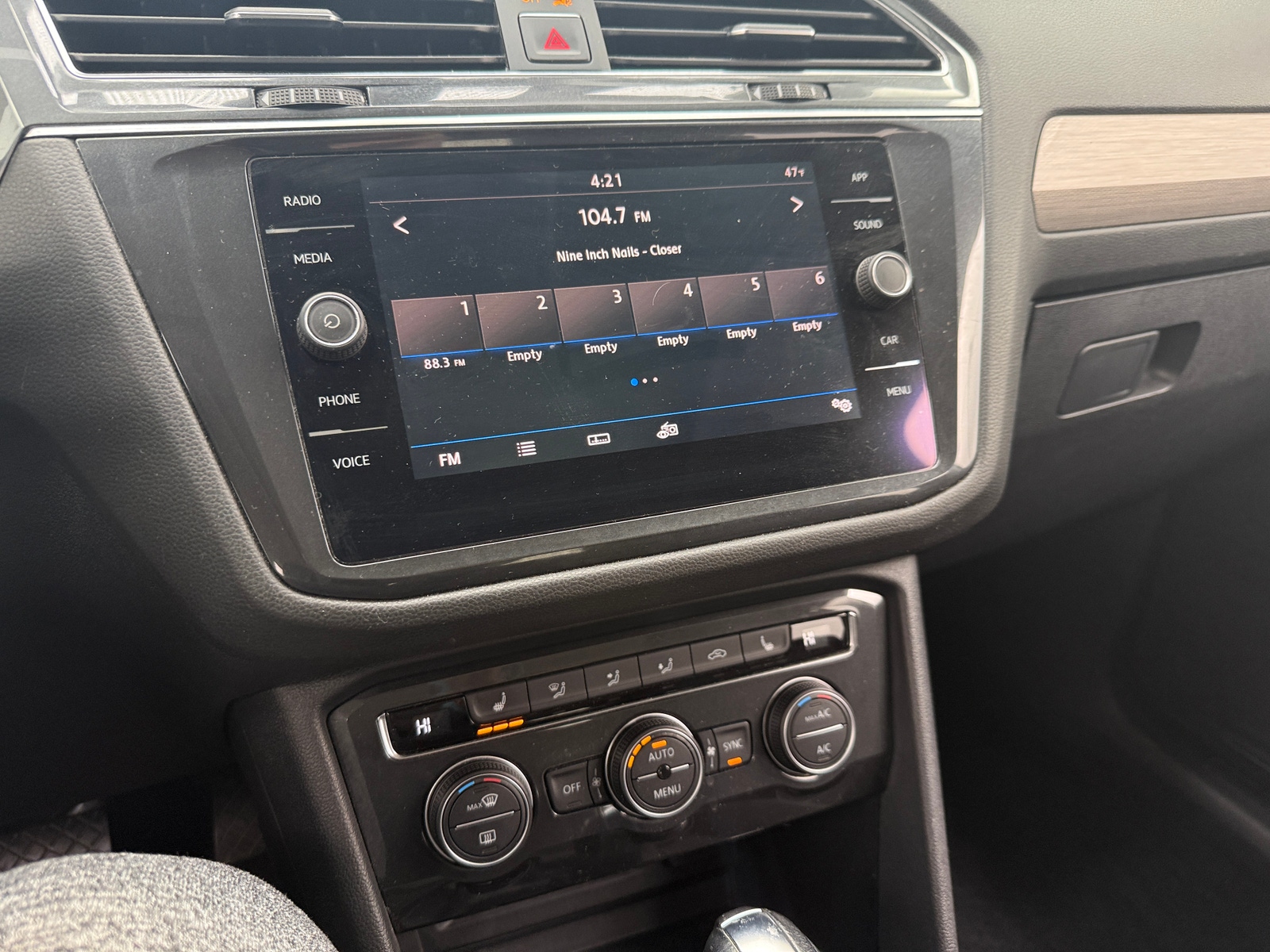 Thumbnail: 2018 Volkswagen Tiguan - 3