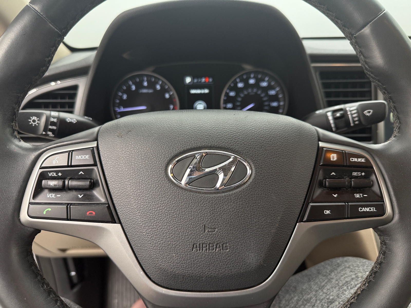 Thumbnail: 2017 Hyundai Elantra - 4