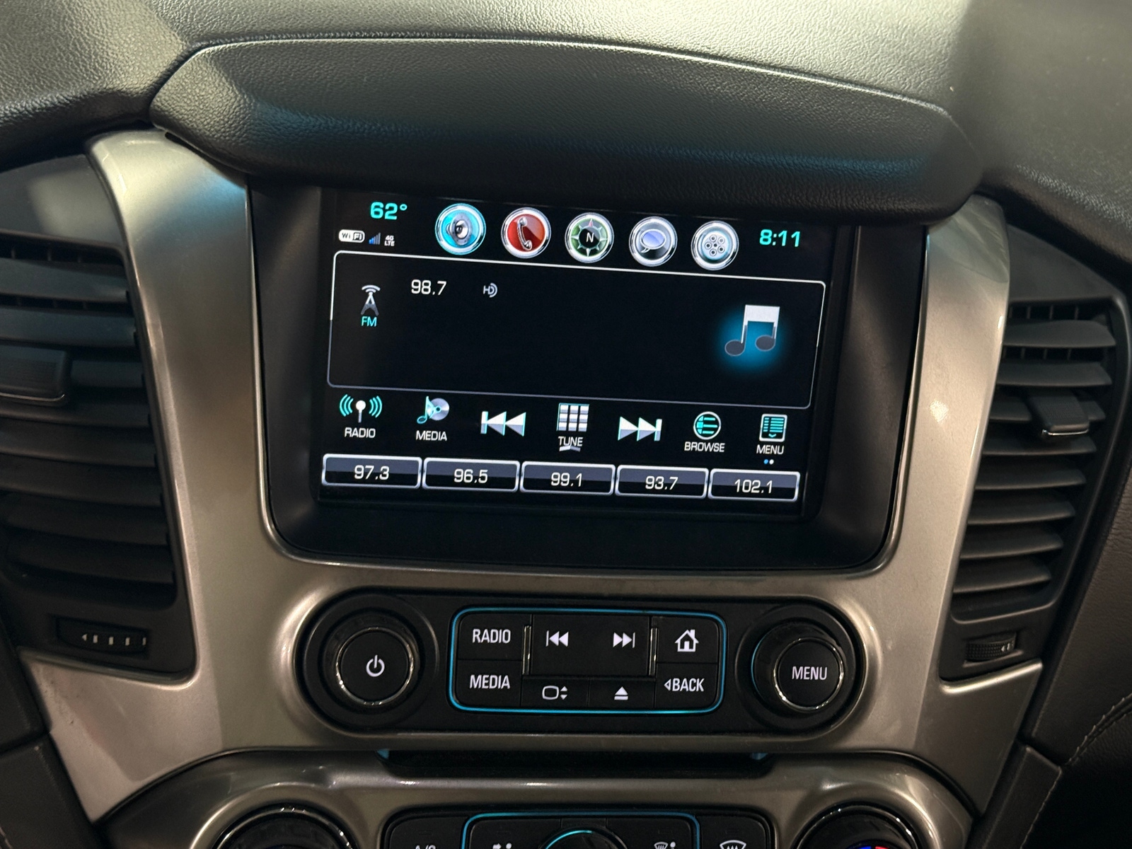 Thumbnail: 2018 Chevrolet Suburban - 3