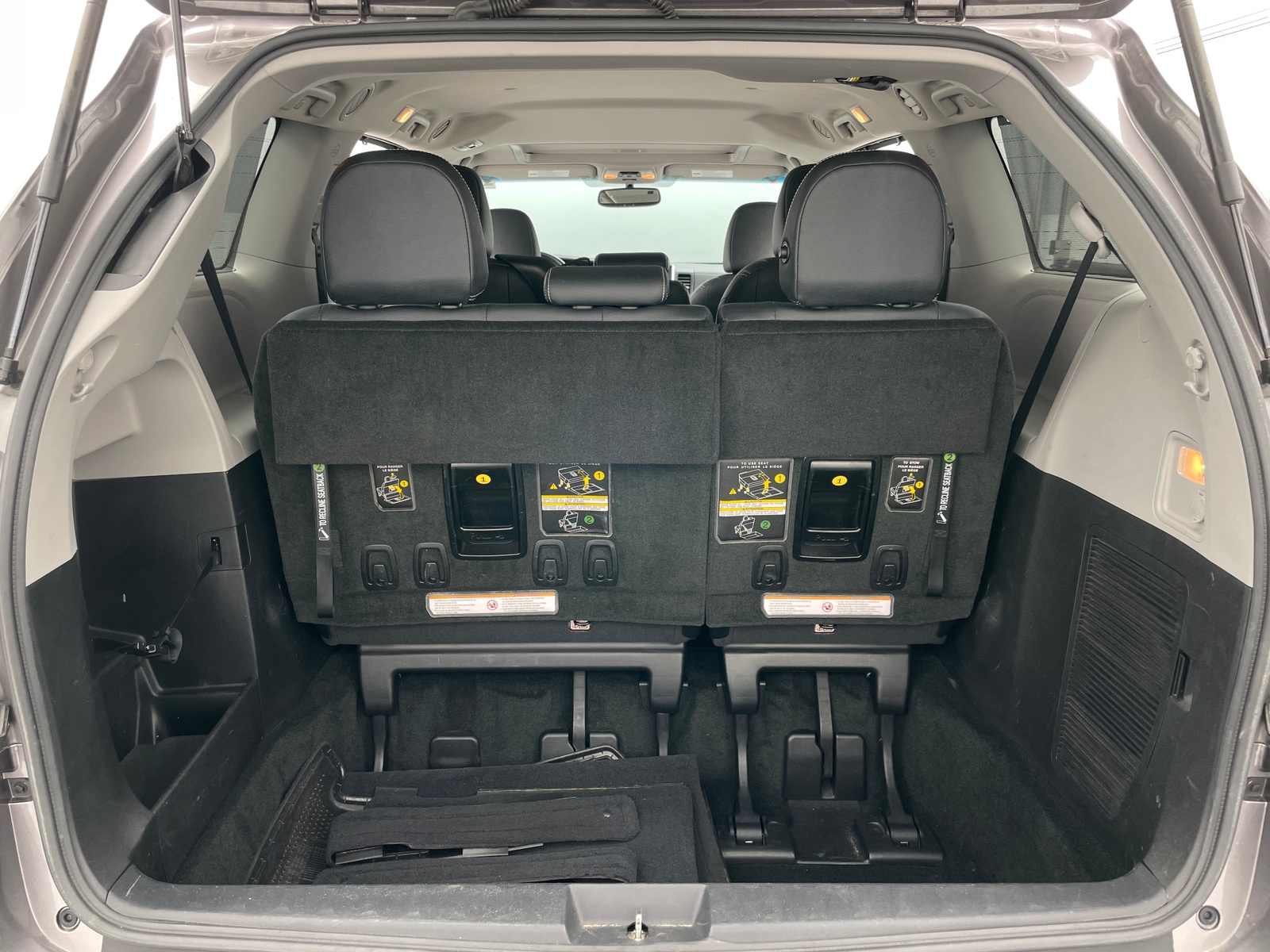 Thumbnail: 2016 Toyota Sienna - 6