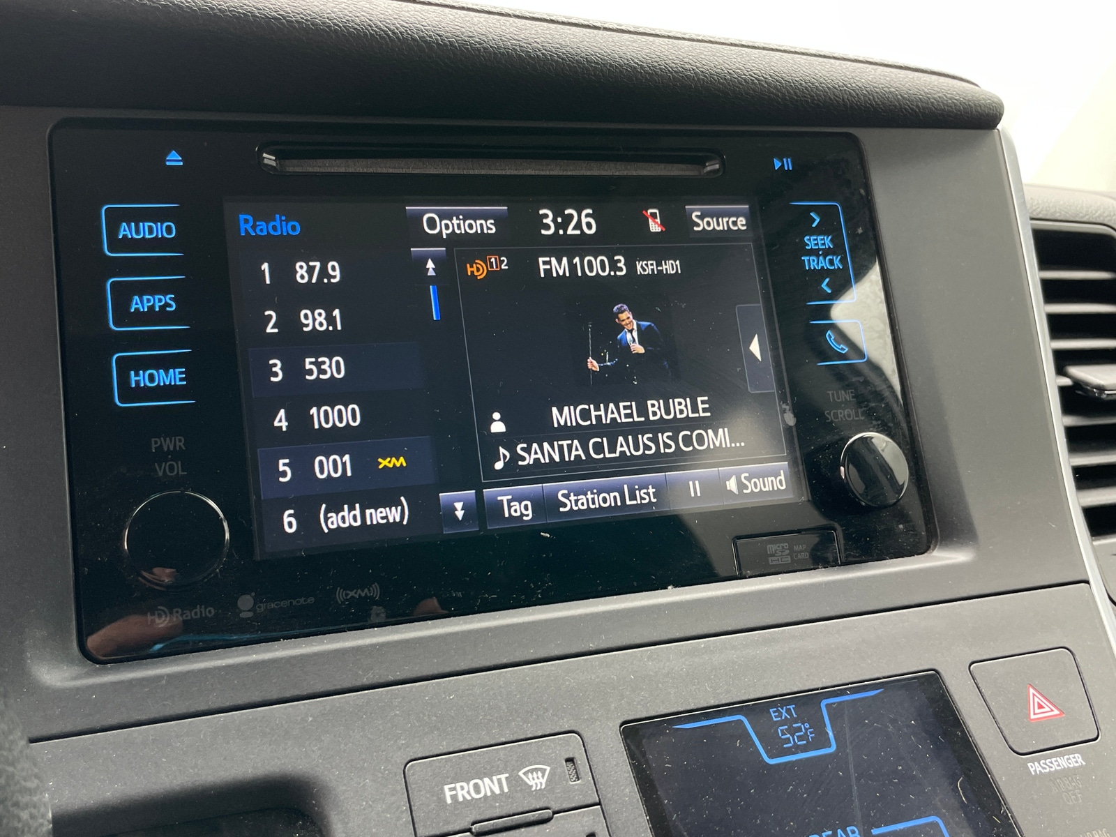 Thumbnail: 2016 Toyota Sienna - 3