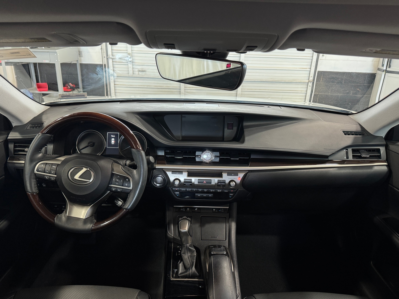 Thumbnail: 2017 Lexus ES - 2