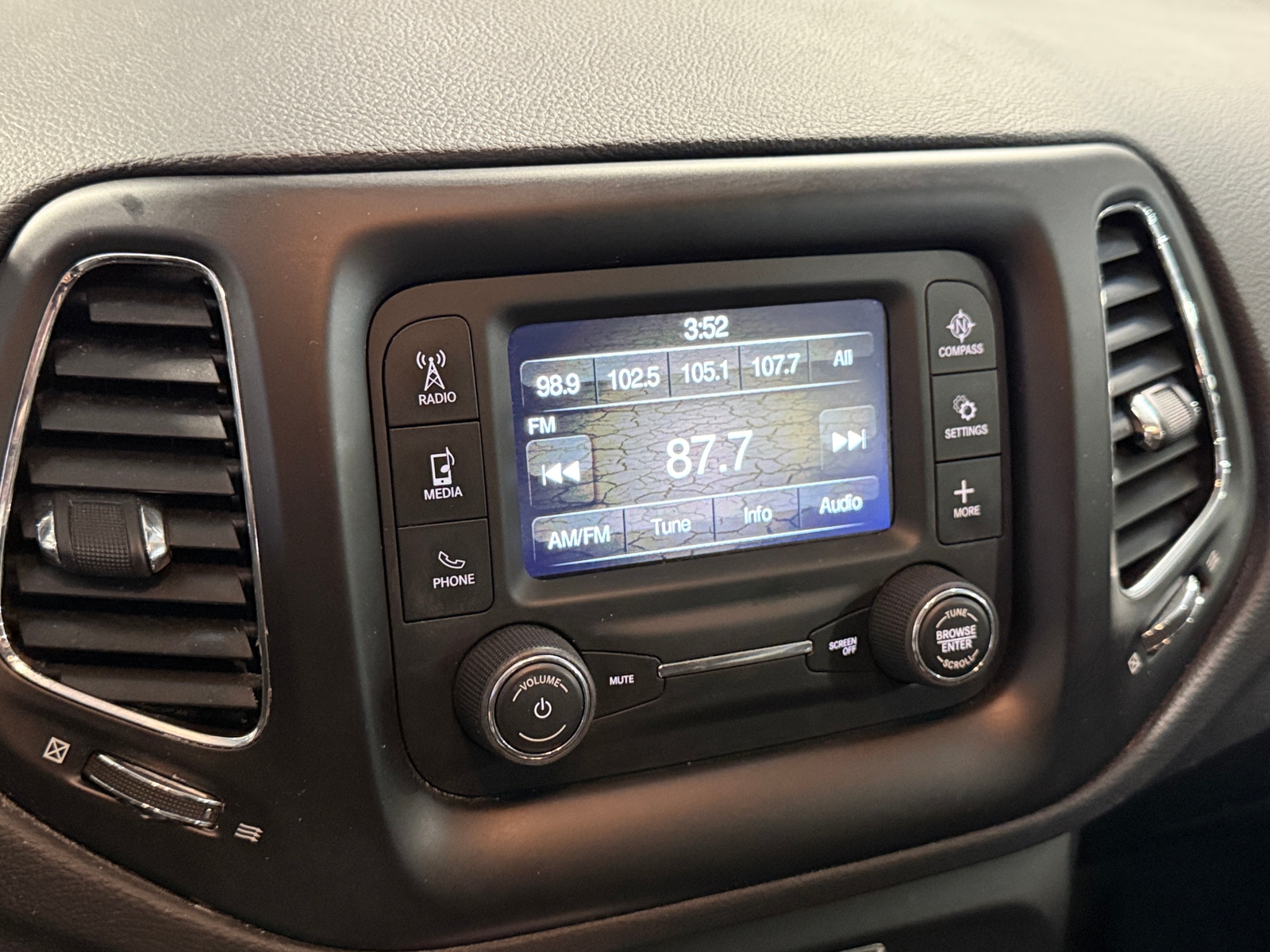 Thumbnail: 2018 Jeep Compass - 4