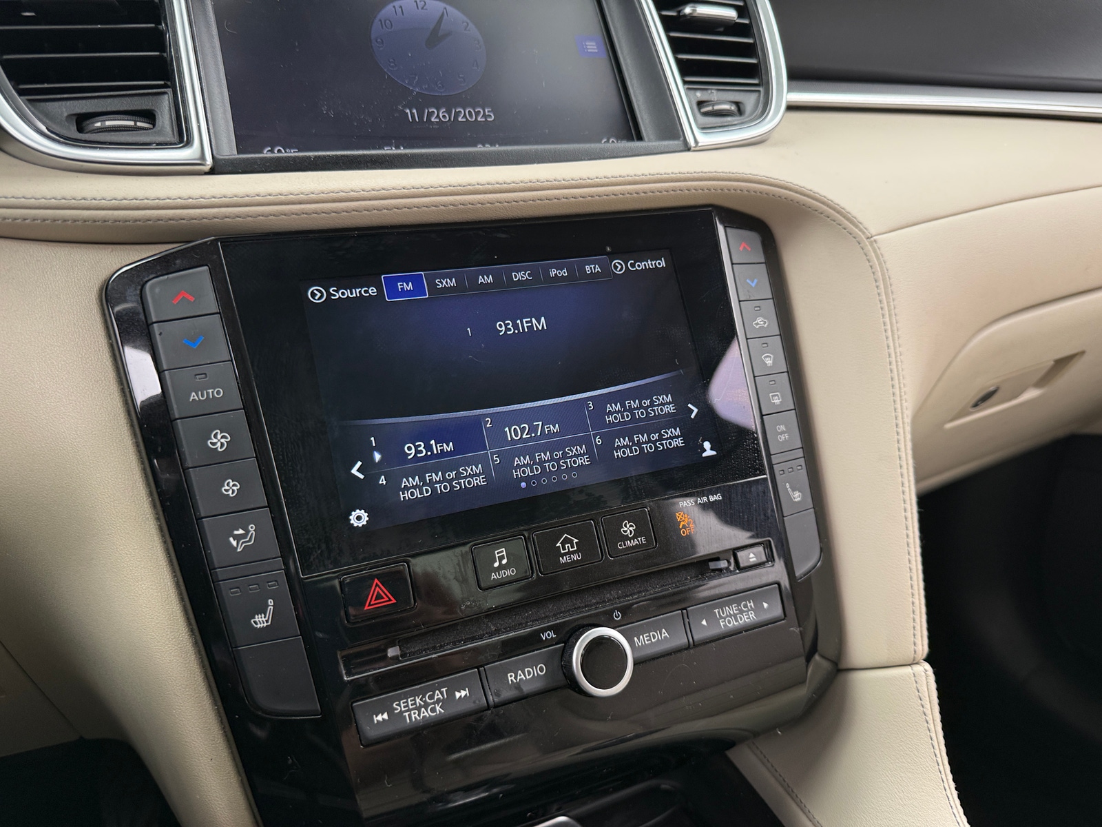 Thumbnail: 2019 INFINITI QX50 - 3