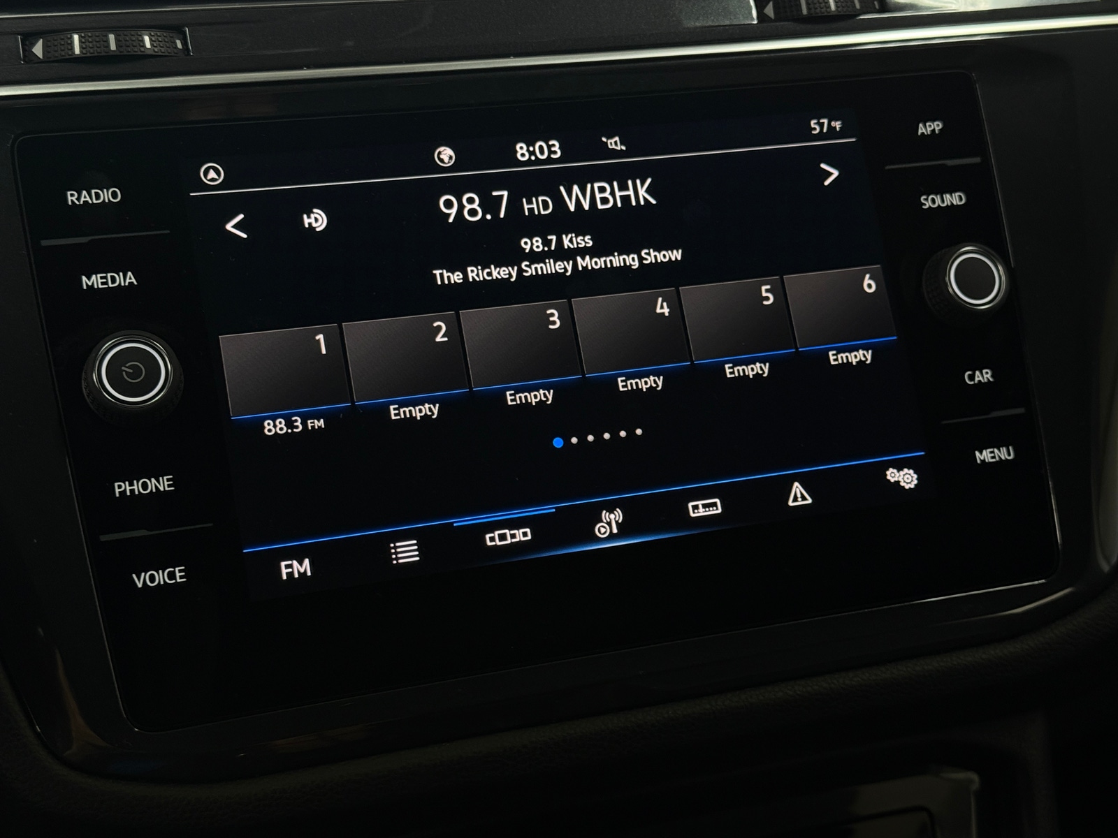 Thumbnail: 2022 Volkswagen Tiguan - 3