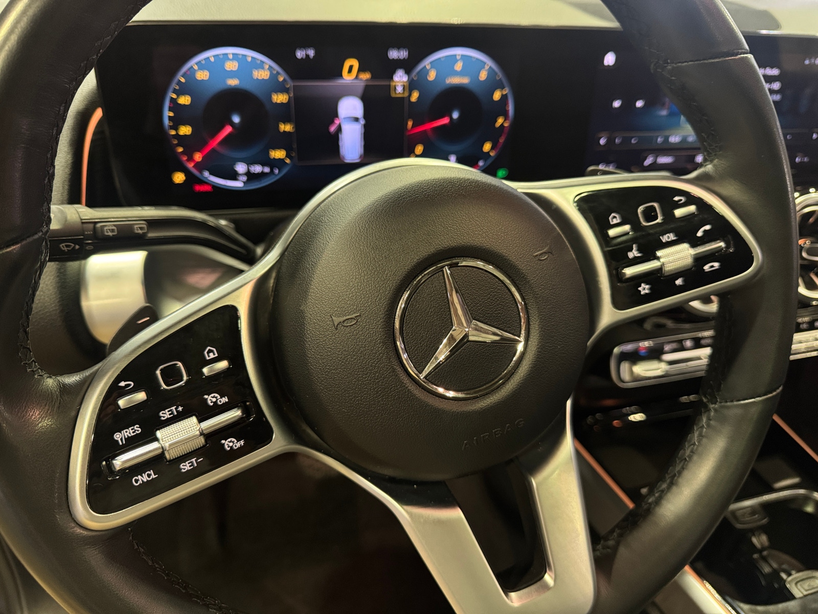 Thumbnail: 2023 Mercedes-Benz GLB - 4