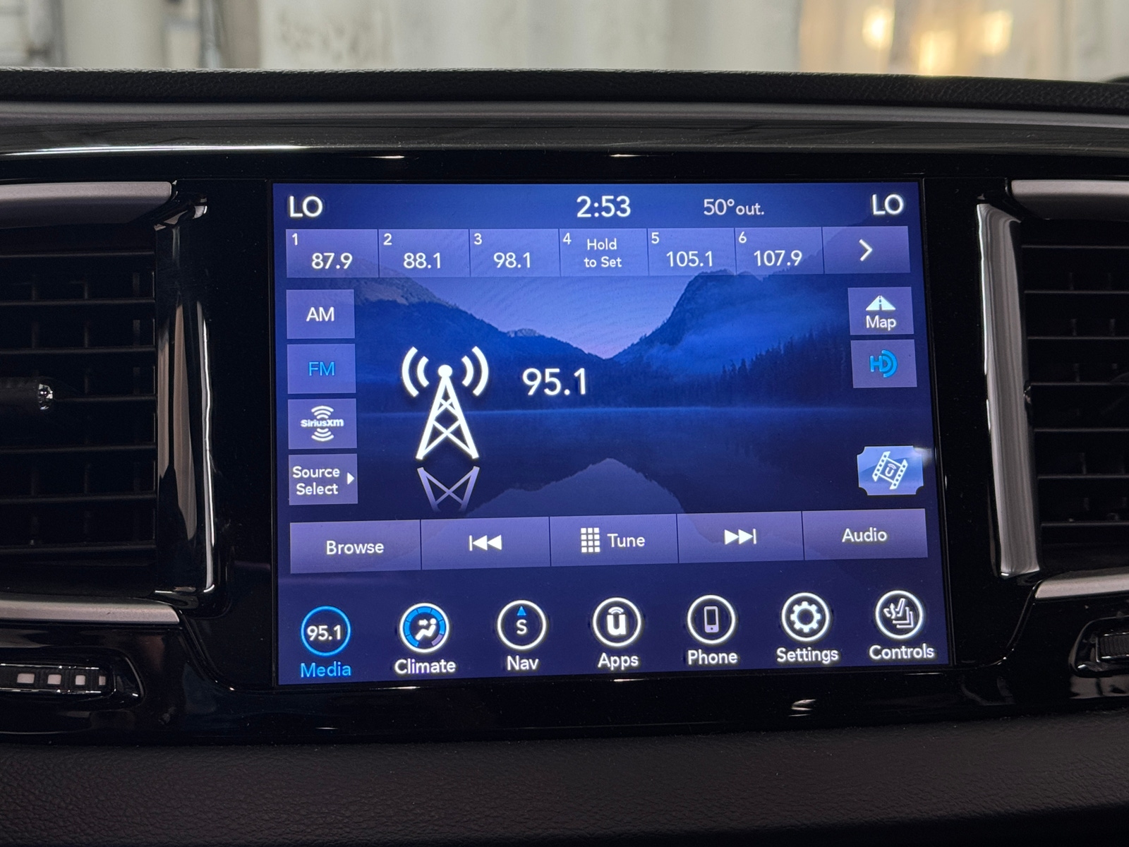 Thumbnail: 2020 Chrysler Pacifica - 3