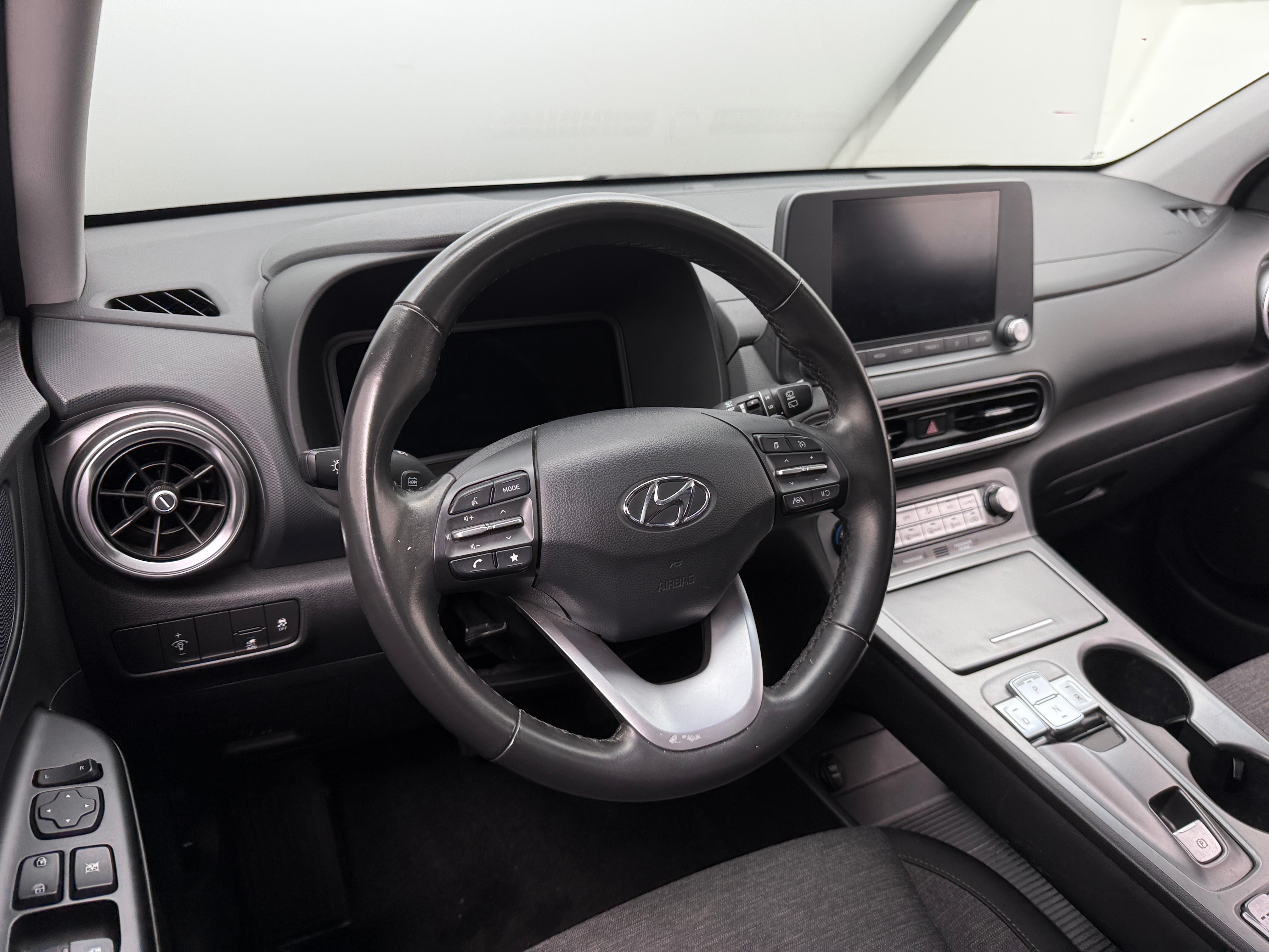 Used 2022 Hyundai Kona EV SEL with VIN KM8K33AG4NU150881 for sale in Oak Creek, WI