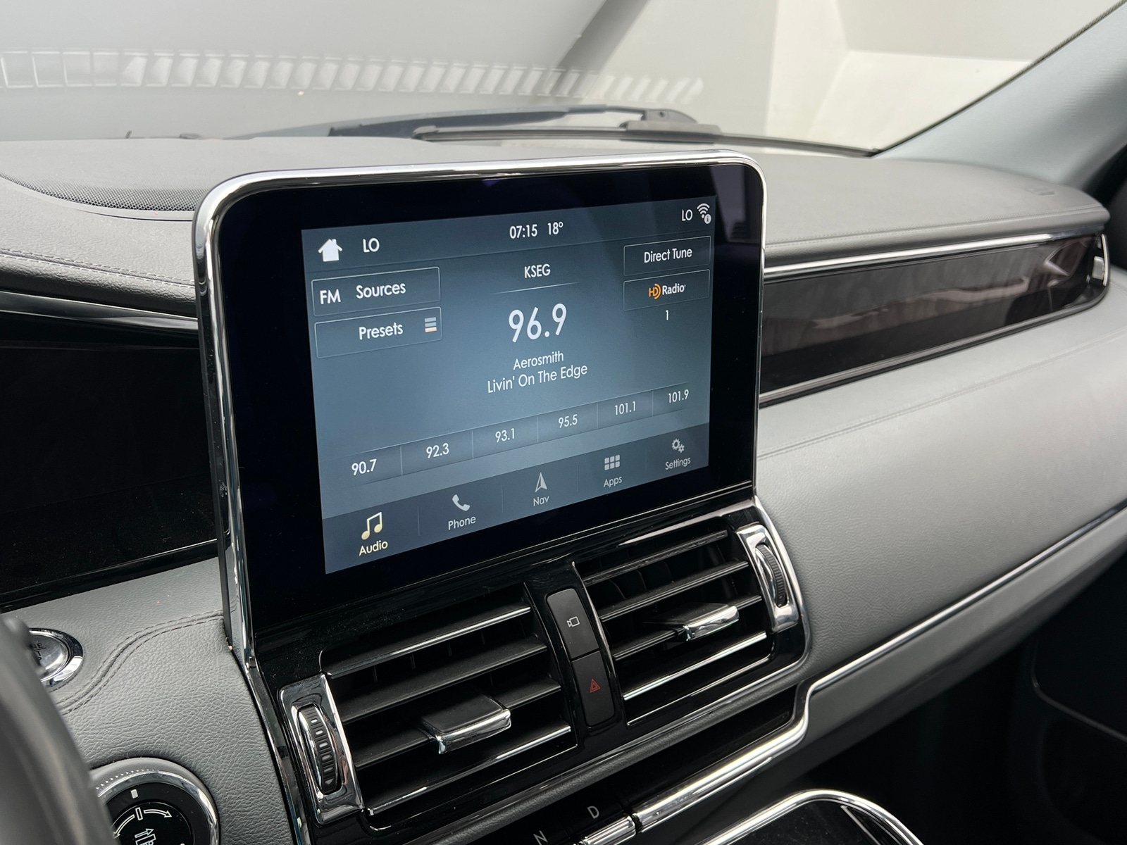 Thumbnail: 2018 Lincoln Navigator - 3