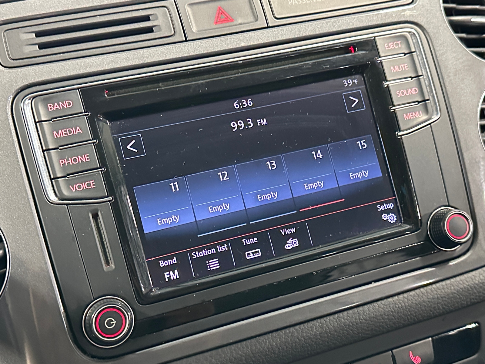 Thumbnail: 2017 Volkswagen Tiguan - 4