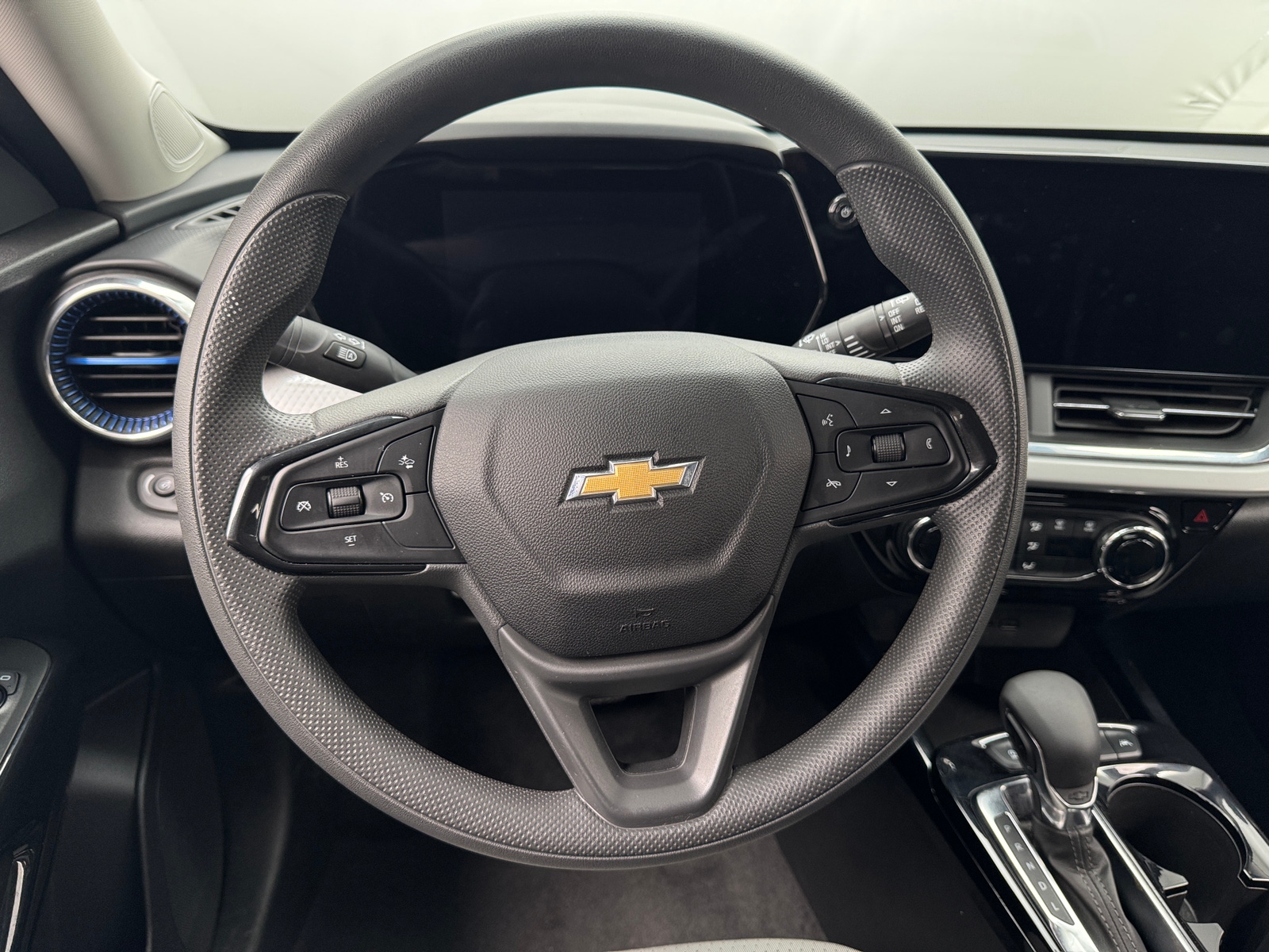 Thumbnail: 2025 Chevrolet Trax - 4