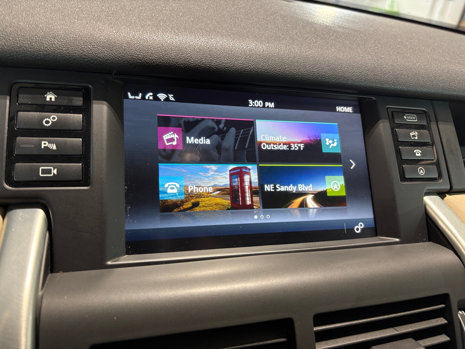 Thumbnail: 2017 Land Rover Discovery Sport - 3