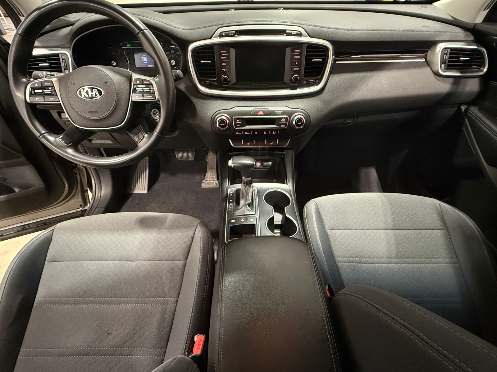 Thumbnail: 2019 Kia Sorento - 3