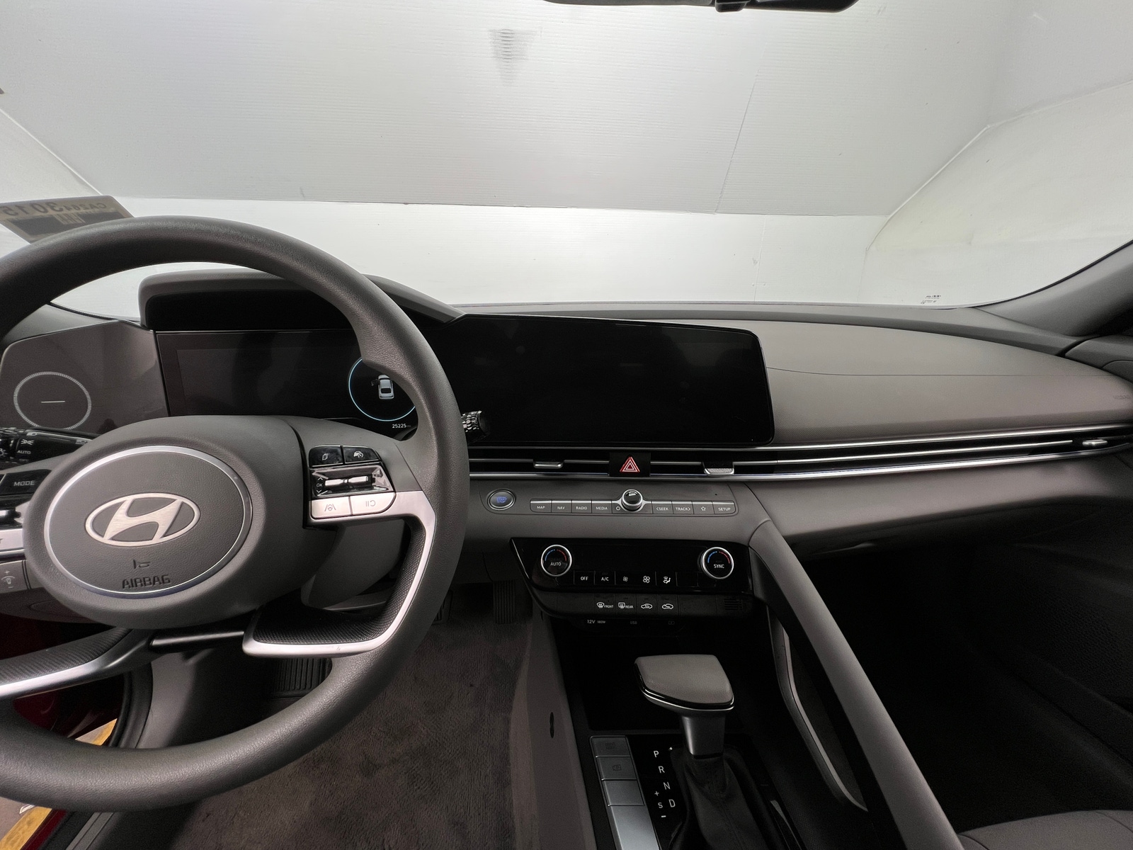 Thumbnail: 2024 Hyundai Elantra - 3