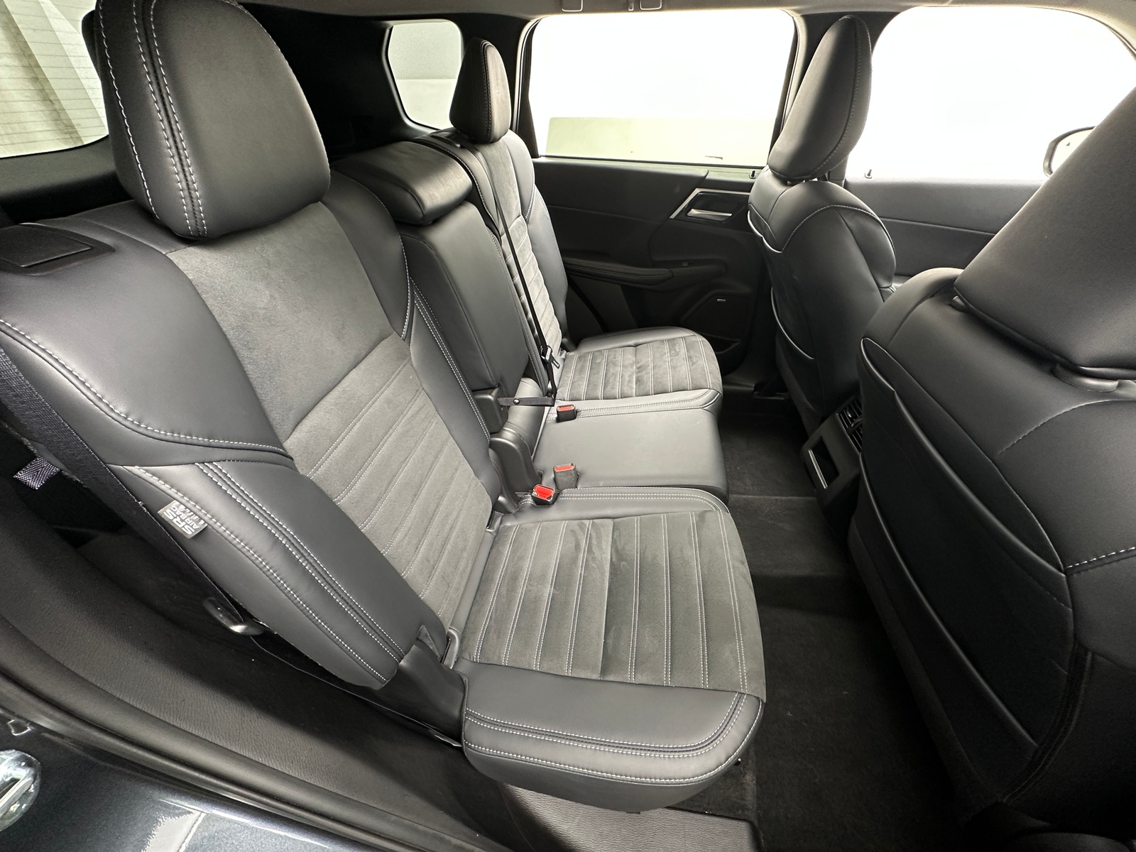 Thumbnail: 2025 Mitsubishi Outlander - 5