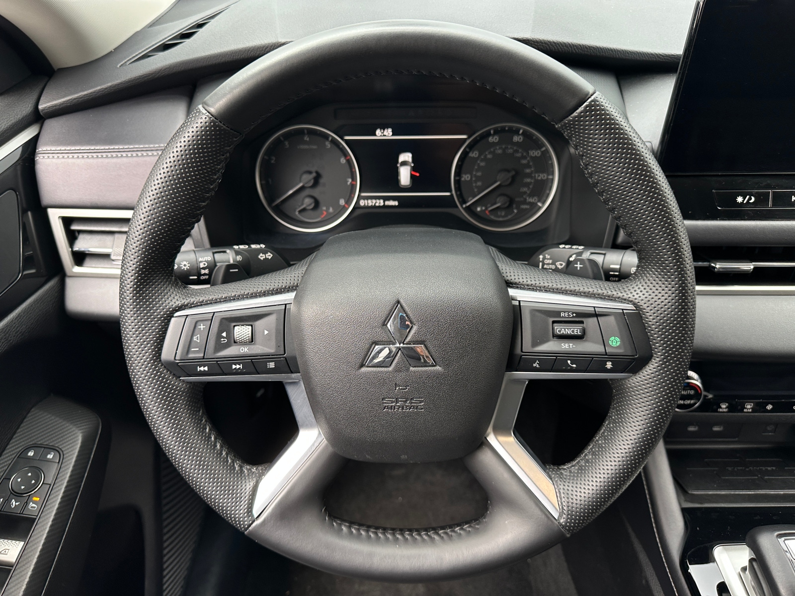 Thumbnail: 2025 Mitsubishi Outlander - 4