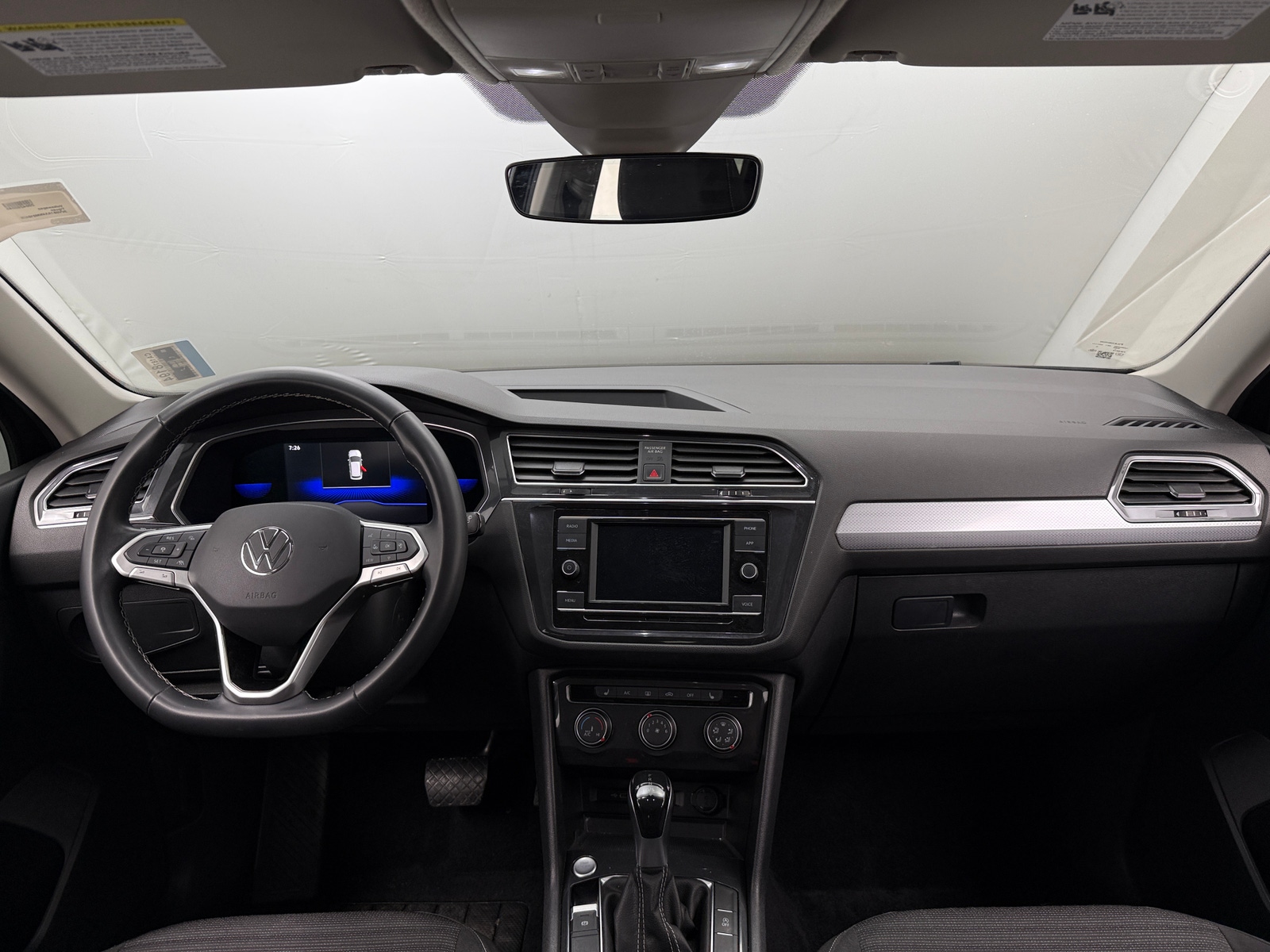 Thumbnail: 2022 Volkswagen Tiguan - 3