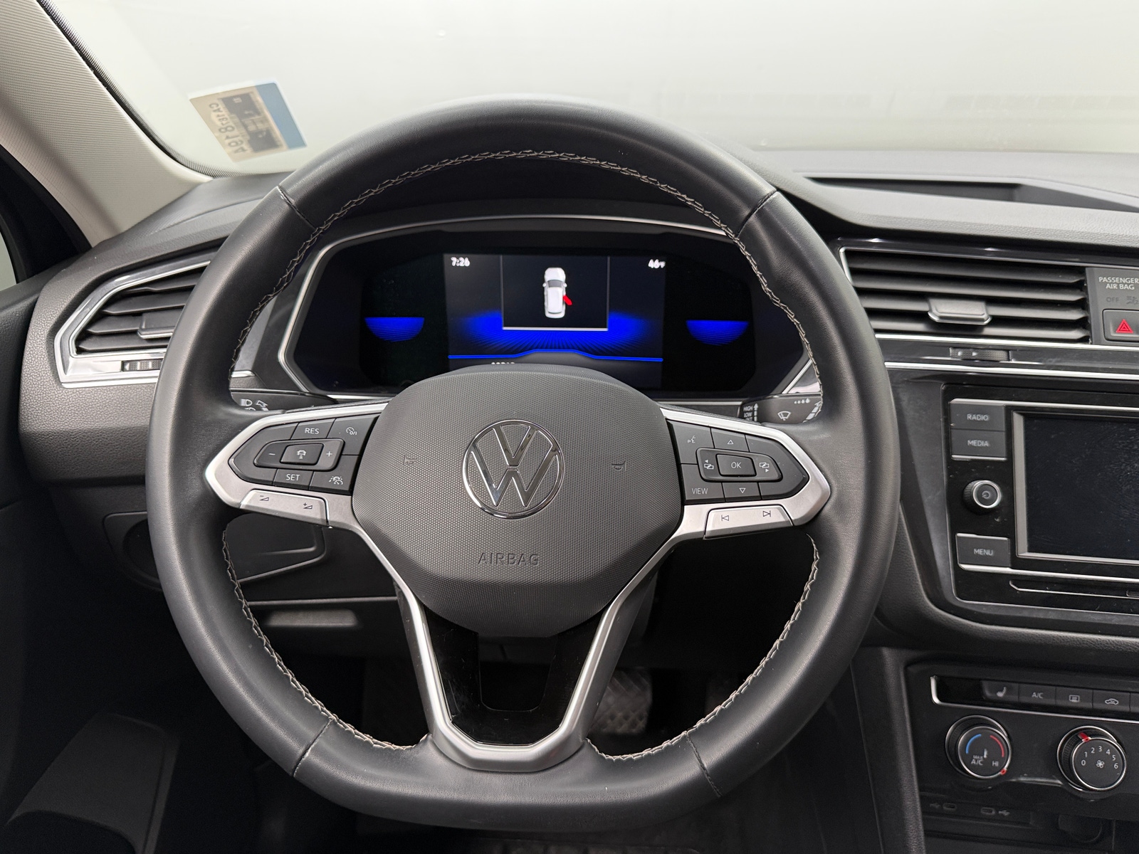 Thumbnail: 2022 Volkswagen Tiguan - 5