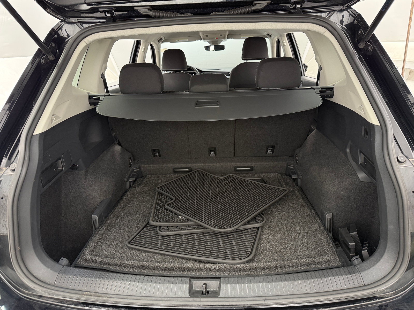 Thumbnail: 2022 Volkswagen Tiguan - 7