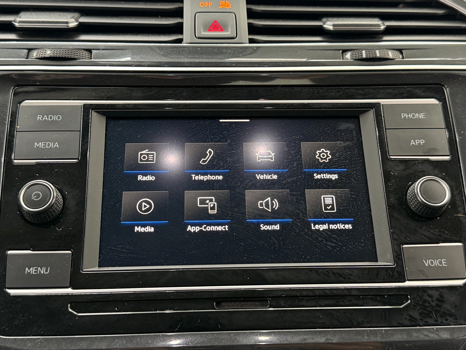 Thumbnail: 2022 Volkswagen Tiguan - 4